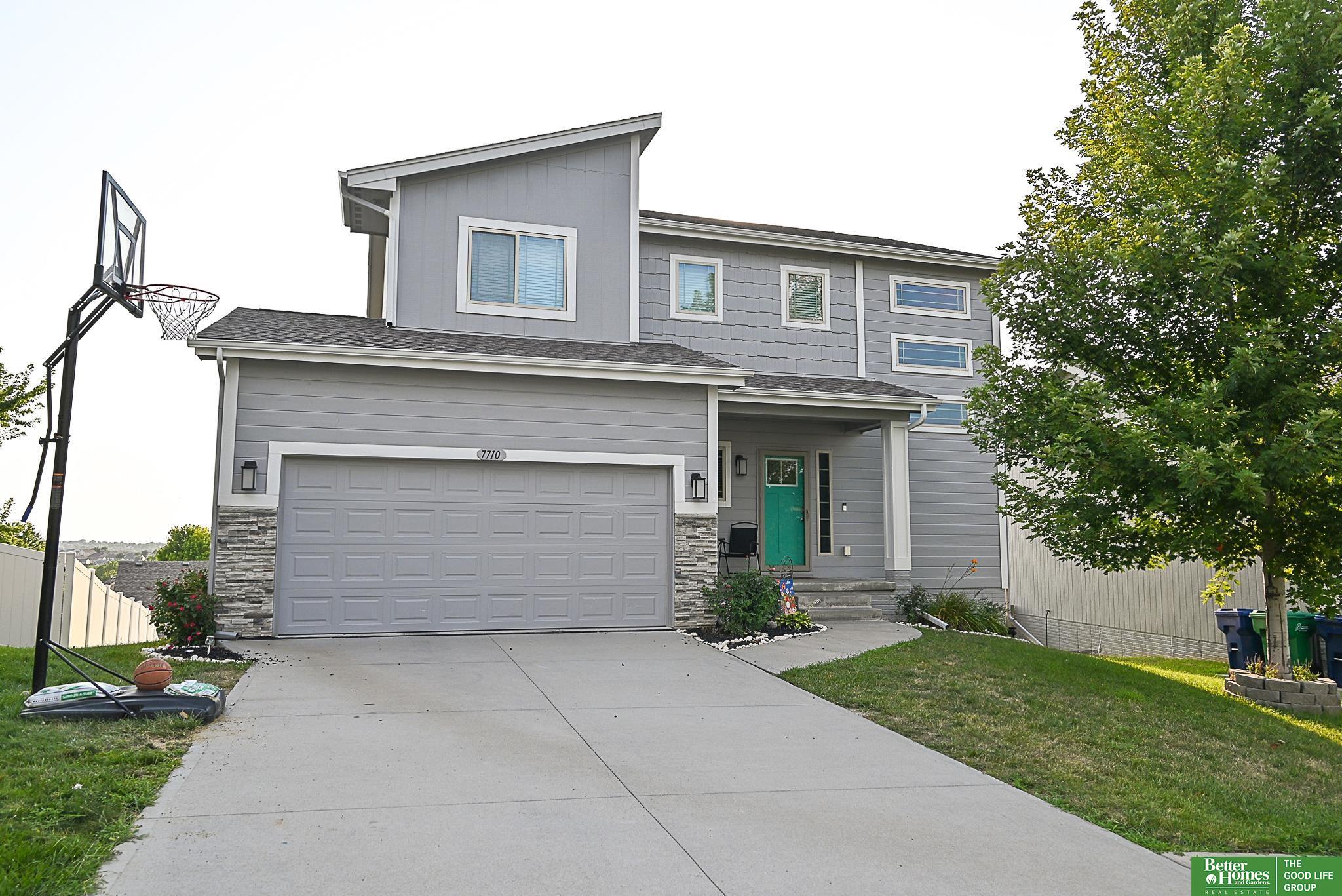 7710 N 82nd Avenue