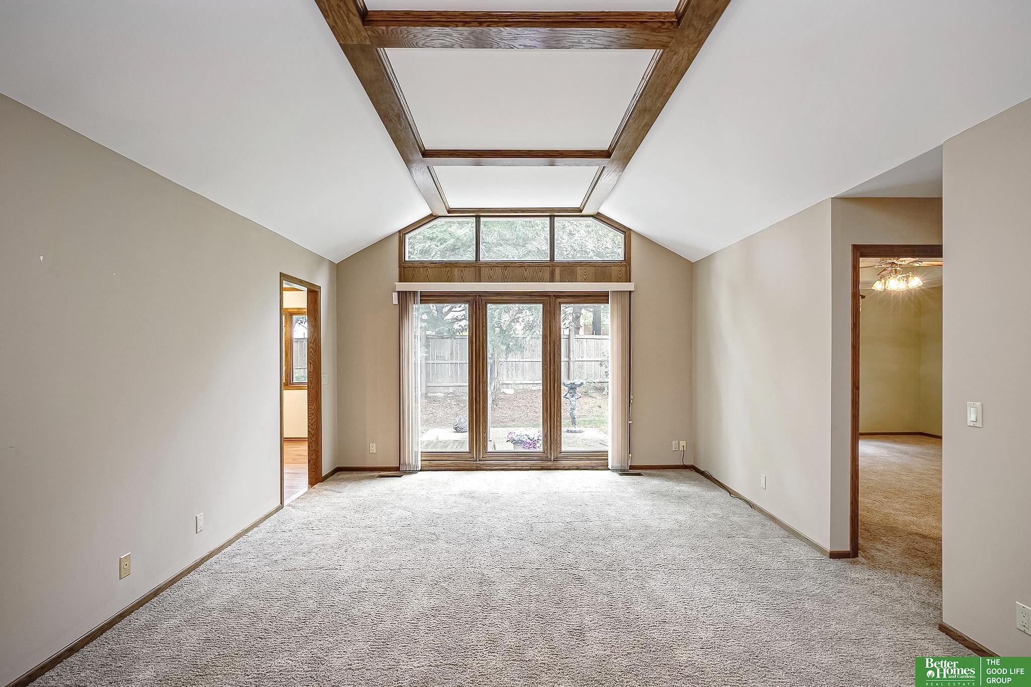 806 N 131 Court