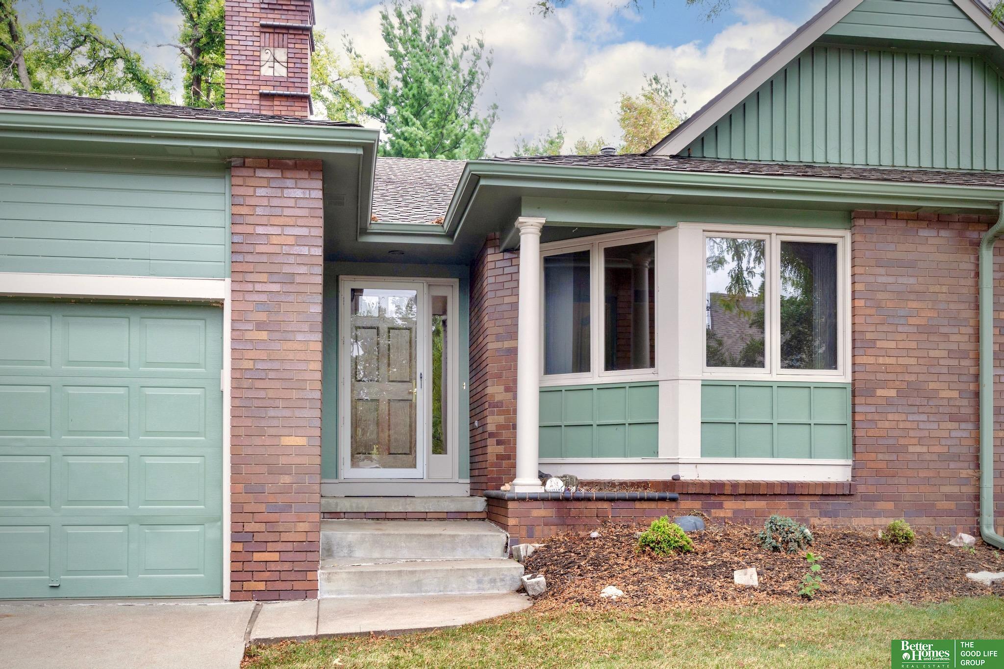 806 N 131 Court
