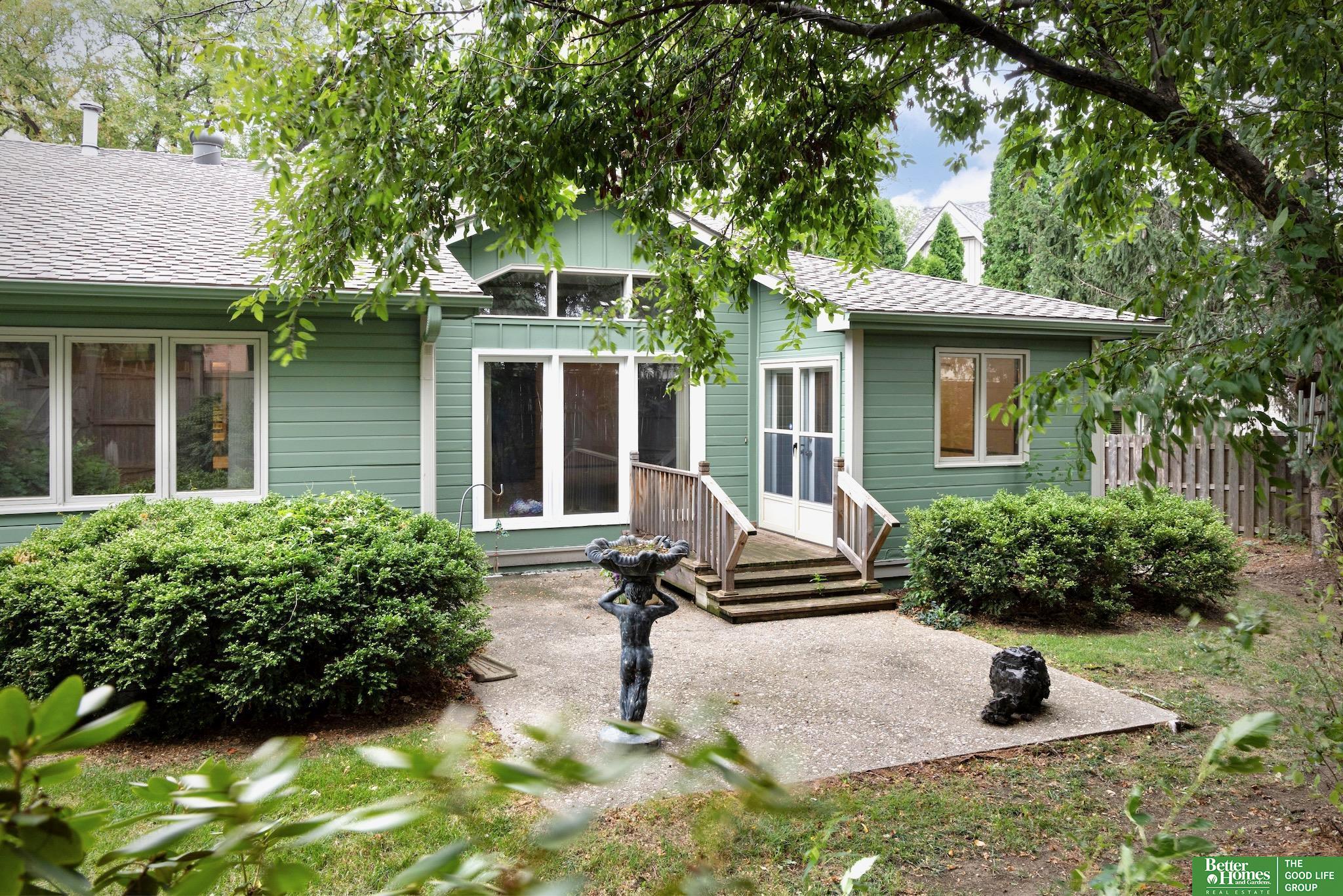 806 N 131 Court
