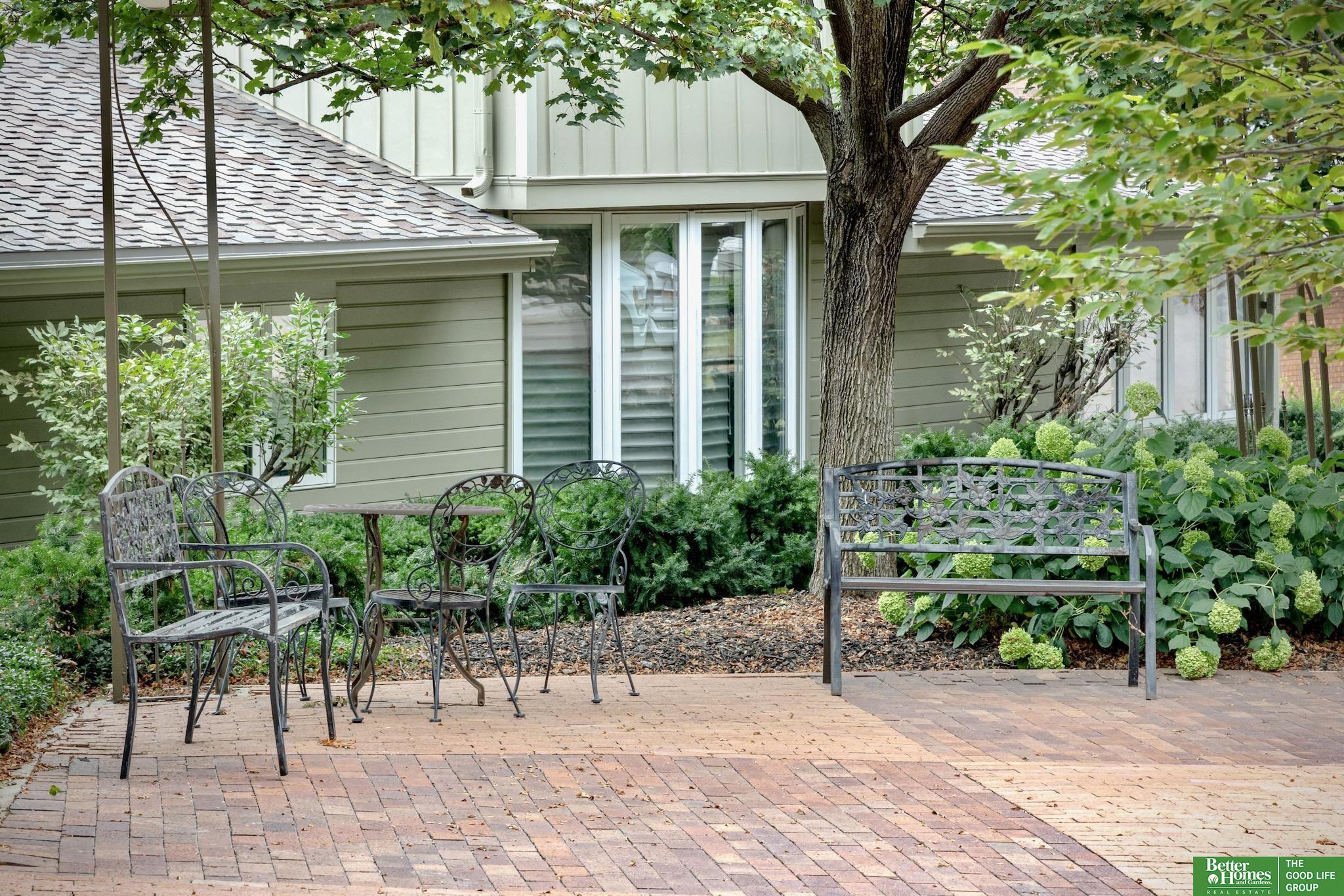 806 N 131 Court