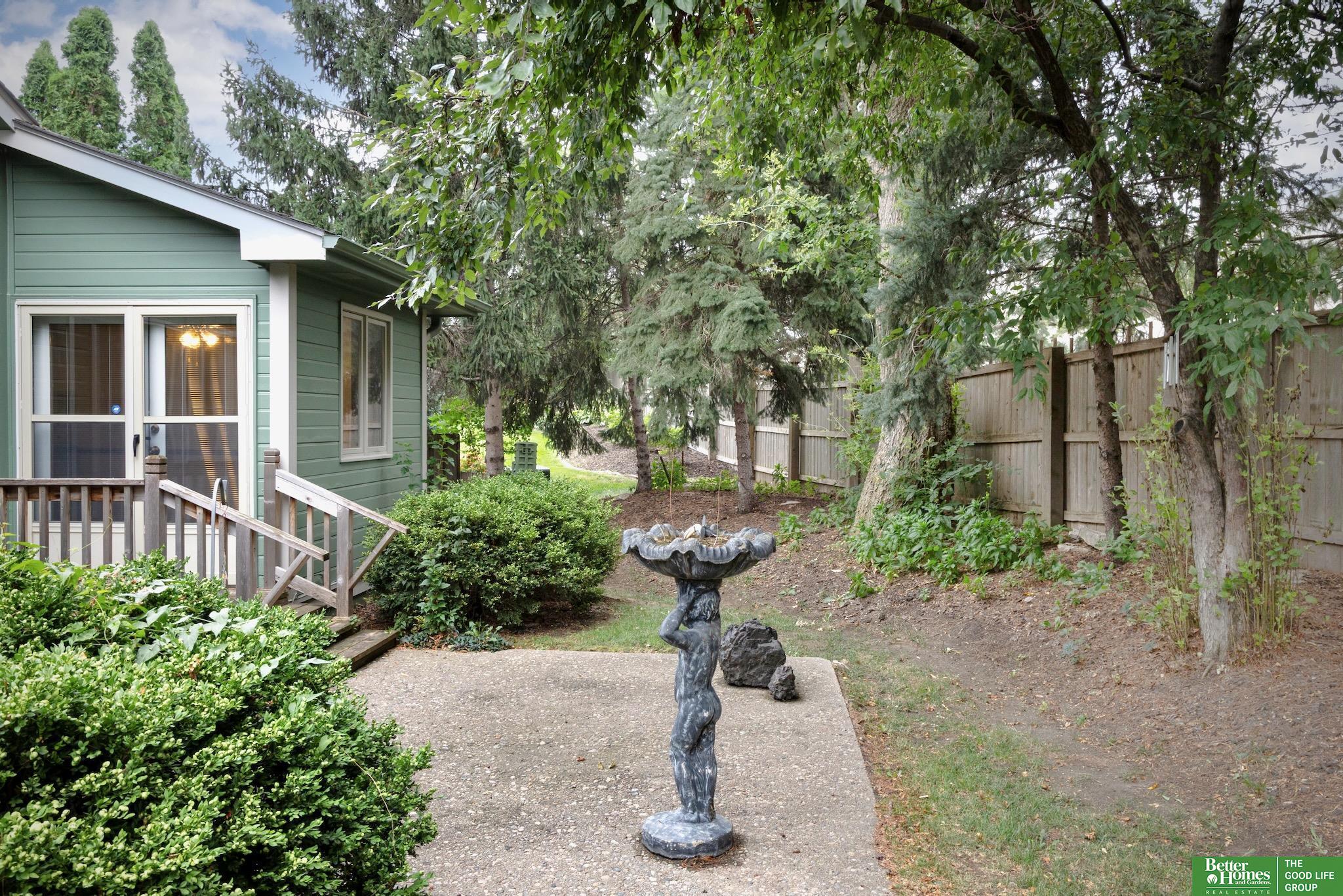 806 N 131 Court