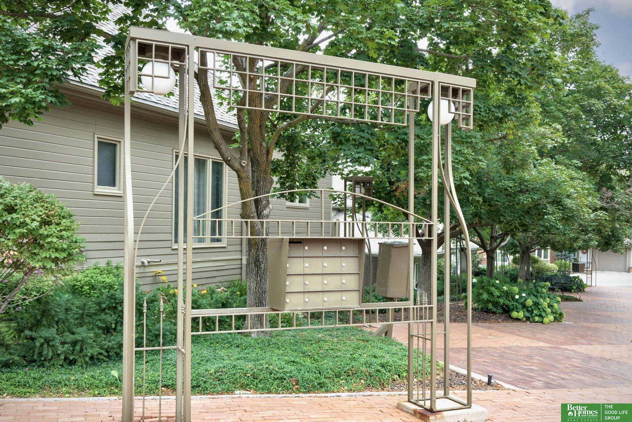 806 N 131 Court