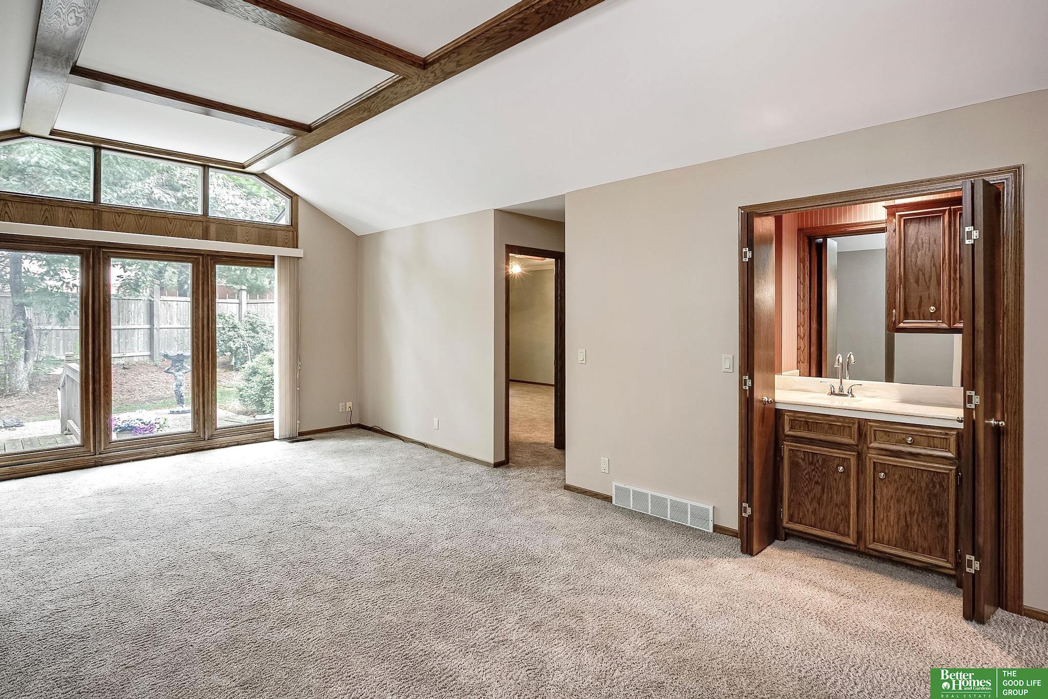 806 N 131 Court