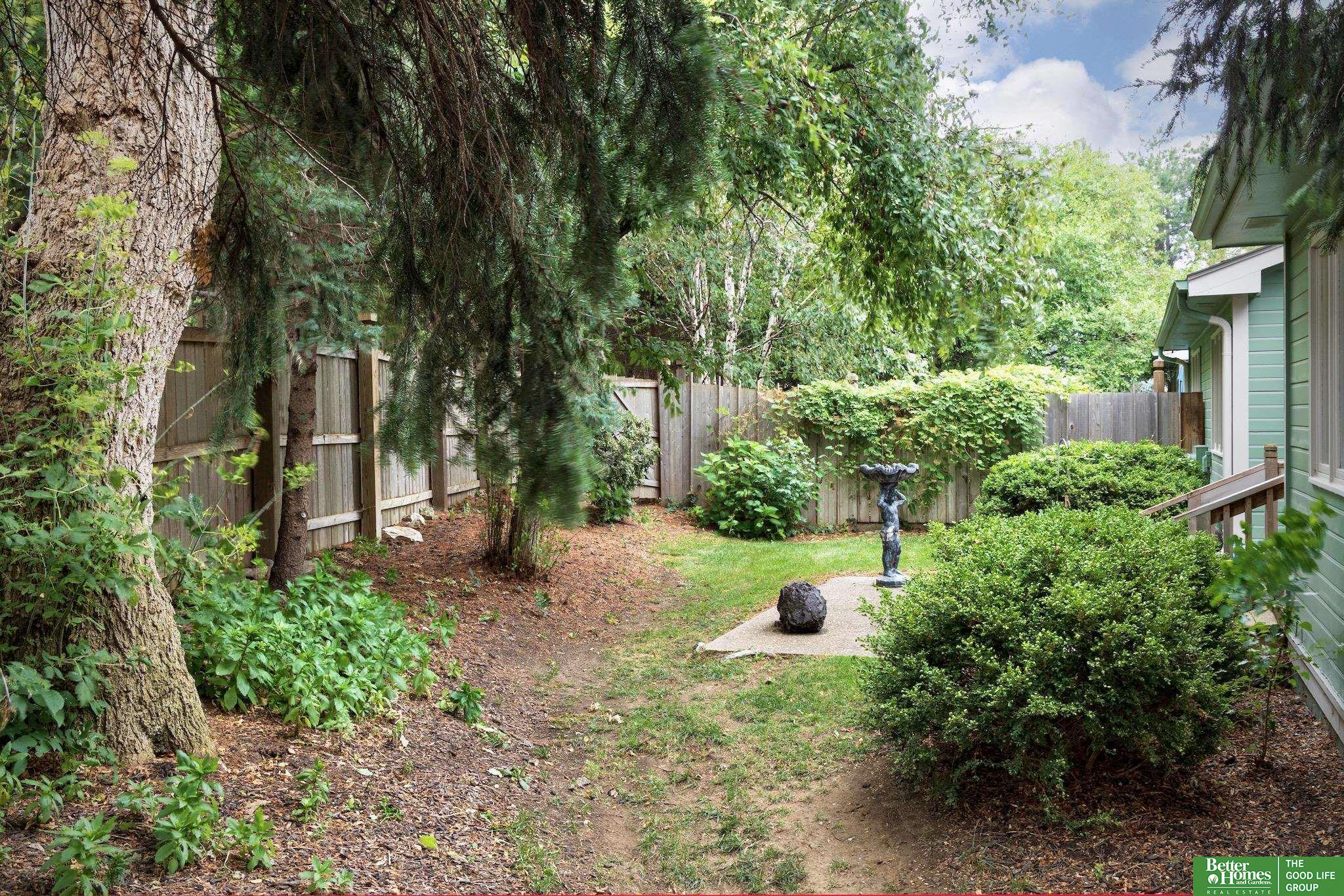 806 N 131 Court