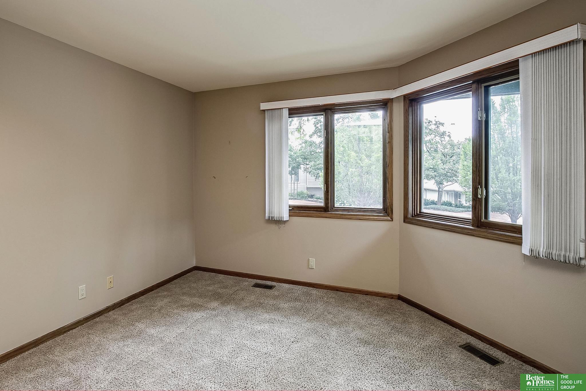 806 N 131 Court
