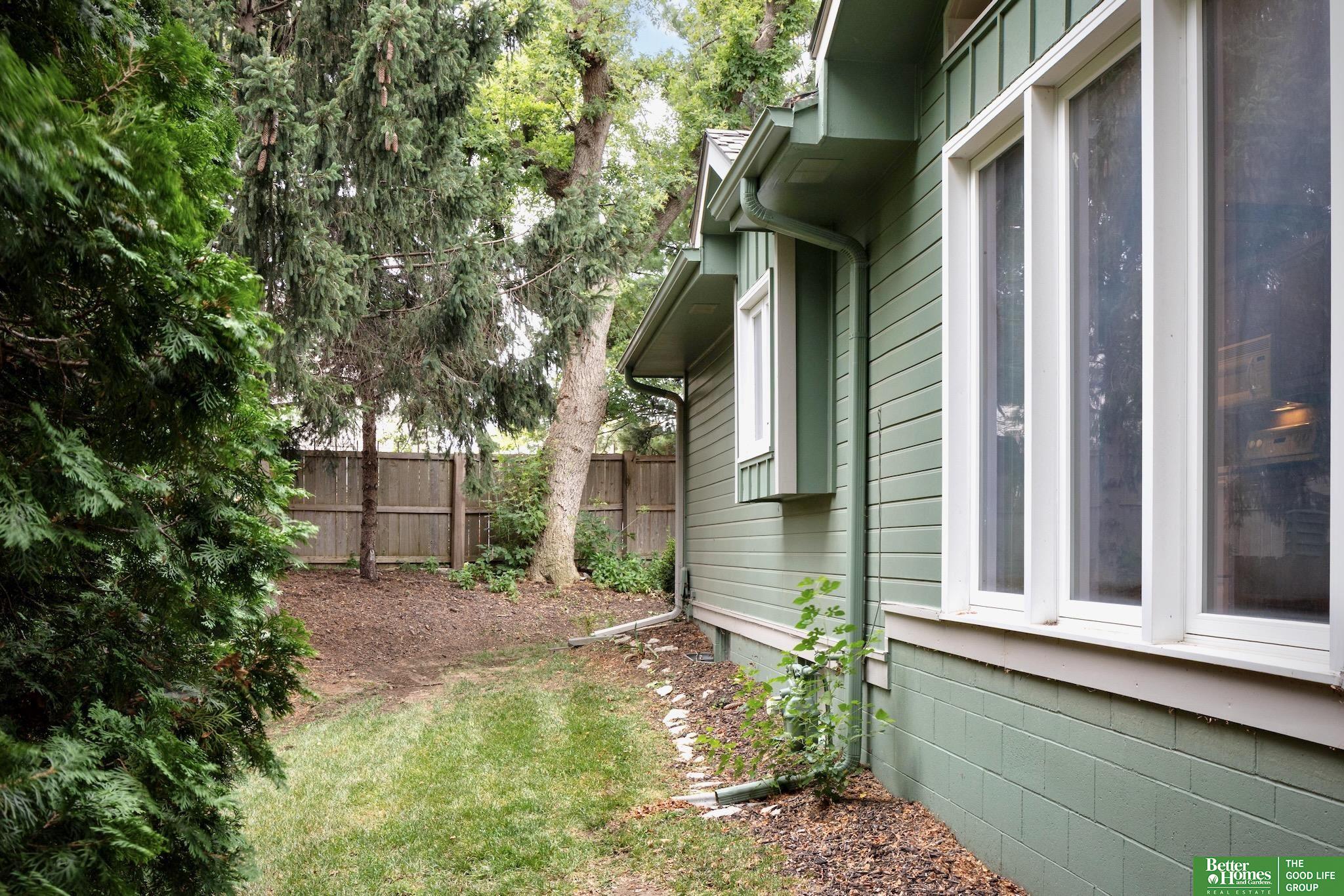 806 N 131 Court