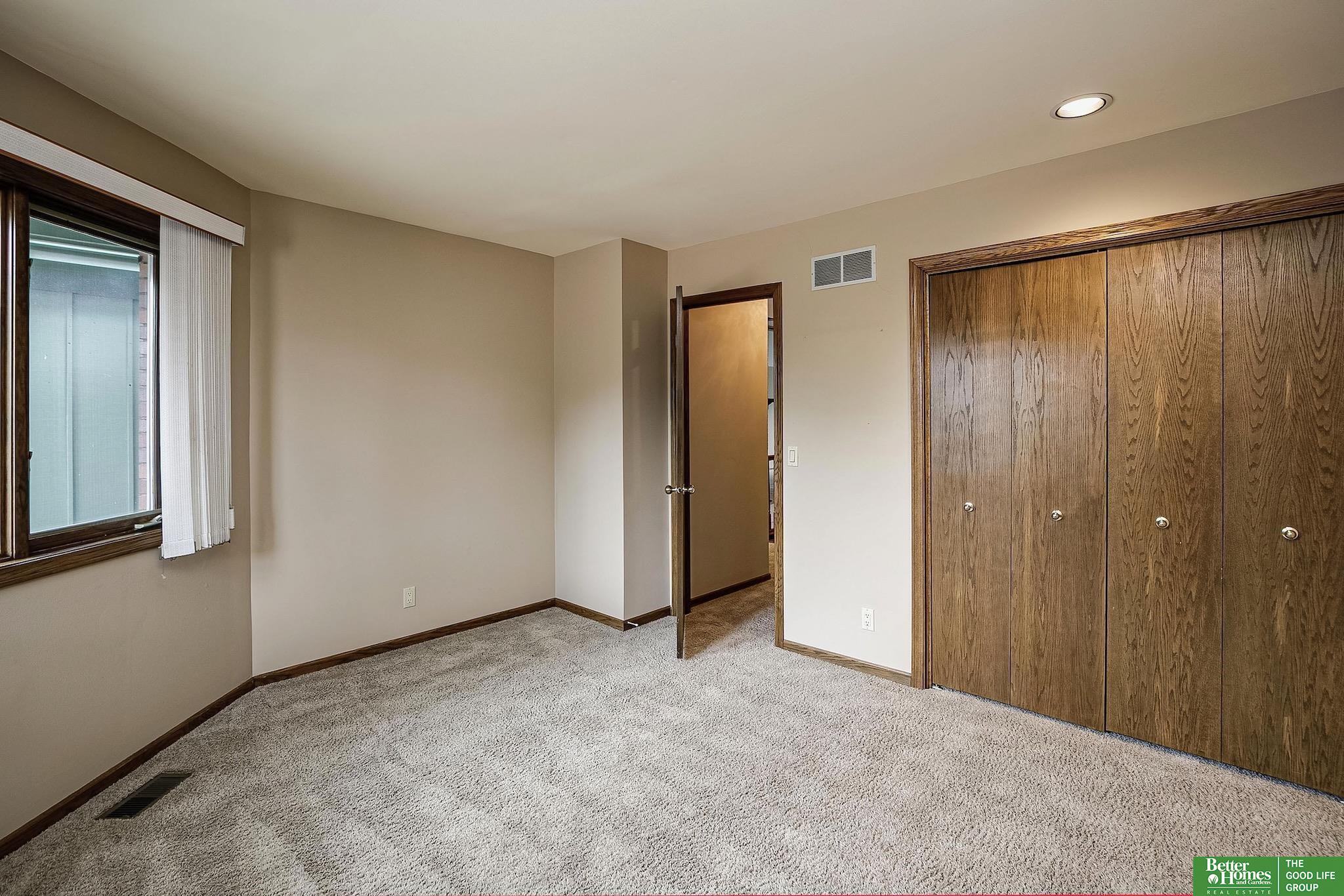 806 N 131 Court