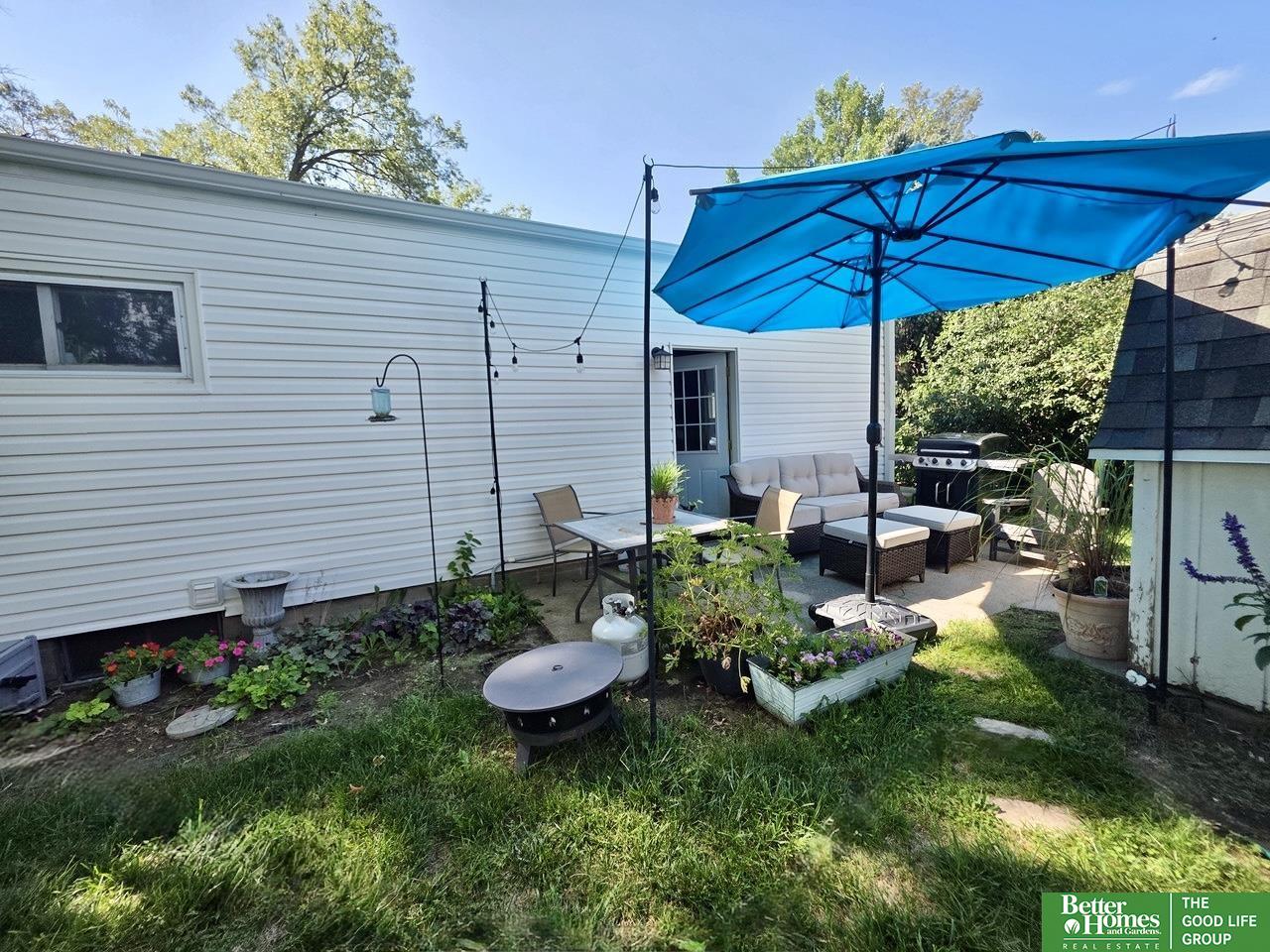 933 E 4th Street
