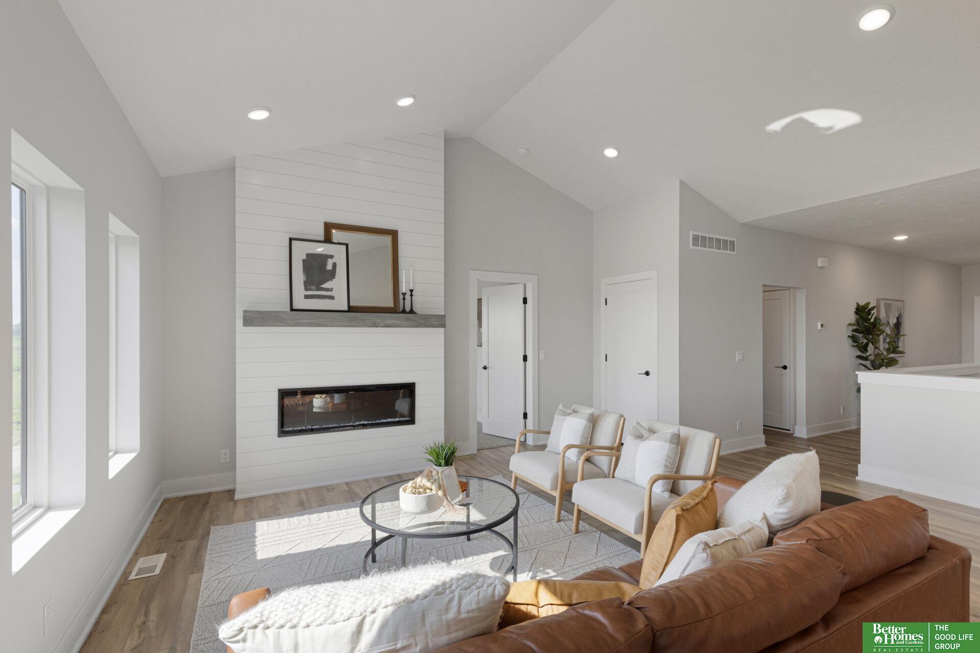 8922 Von Street