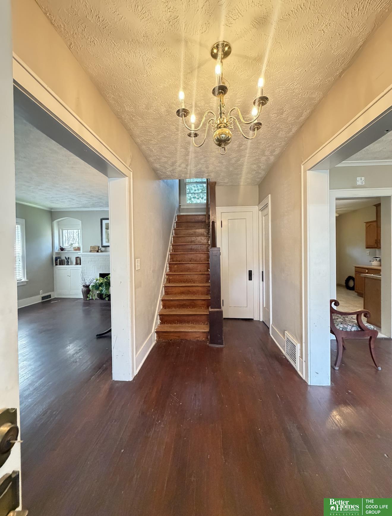 112 S 49 Avenue