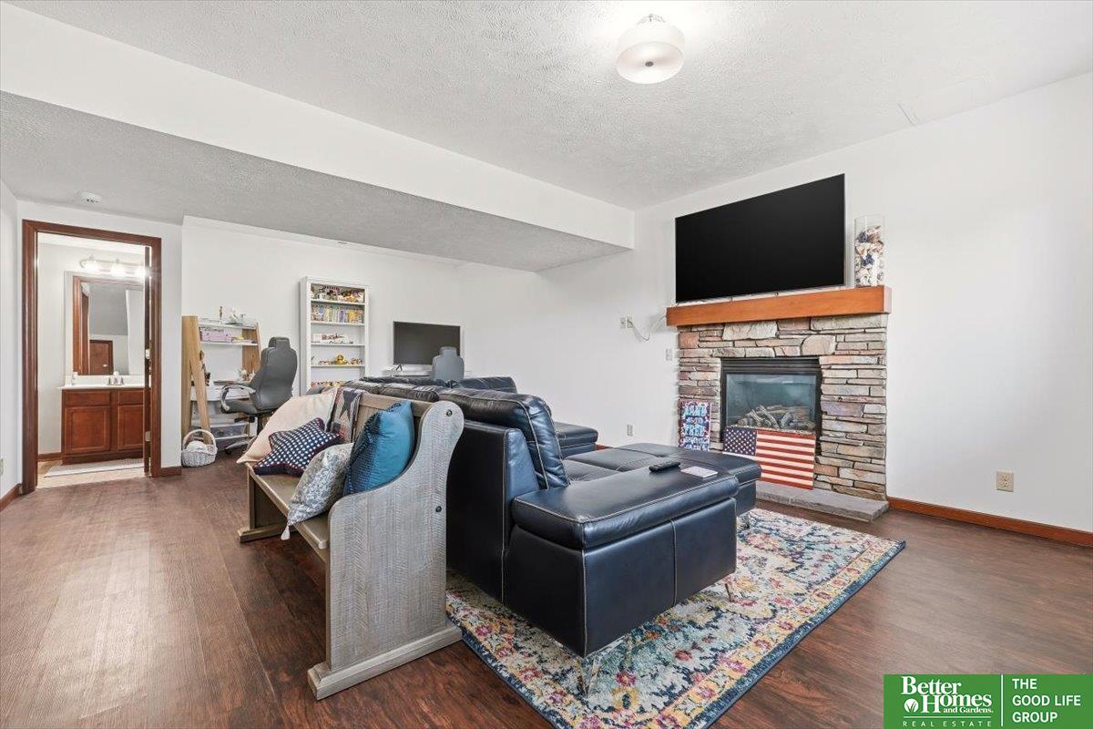 302 Carly Circle