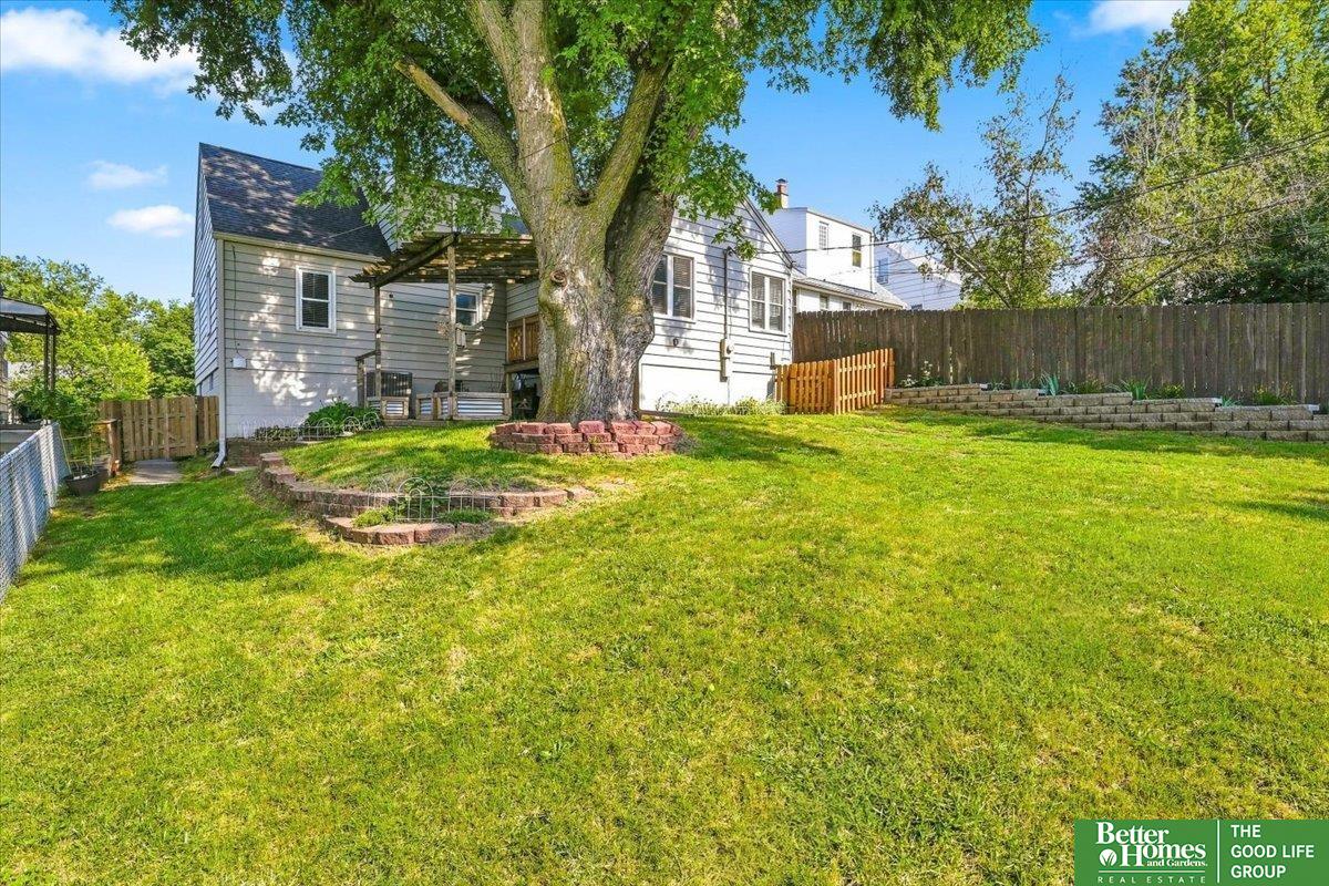 2112 S 49 Avenue