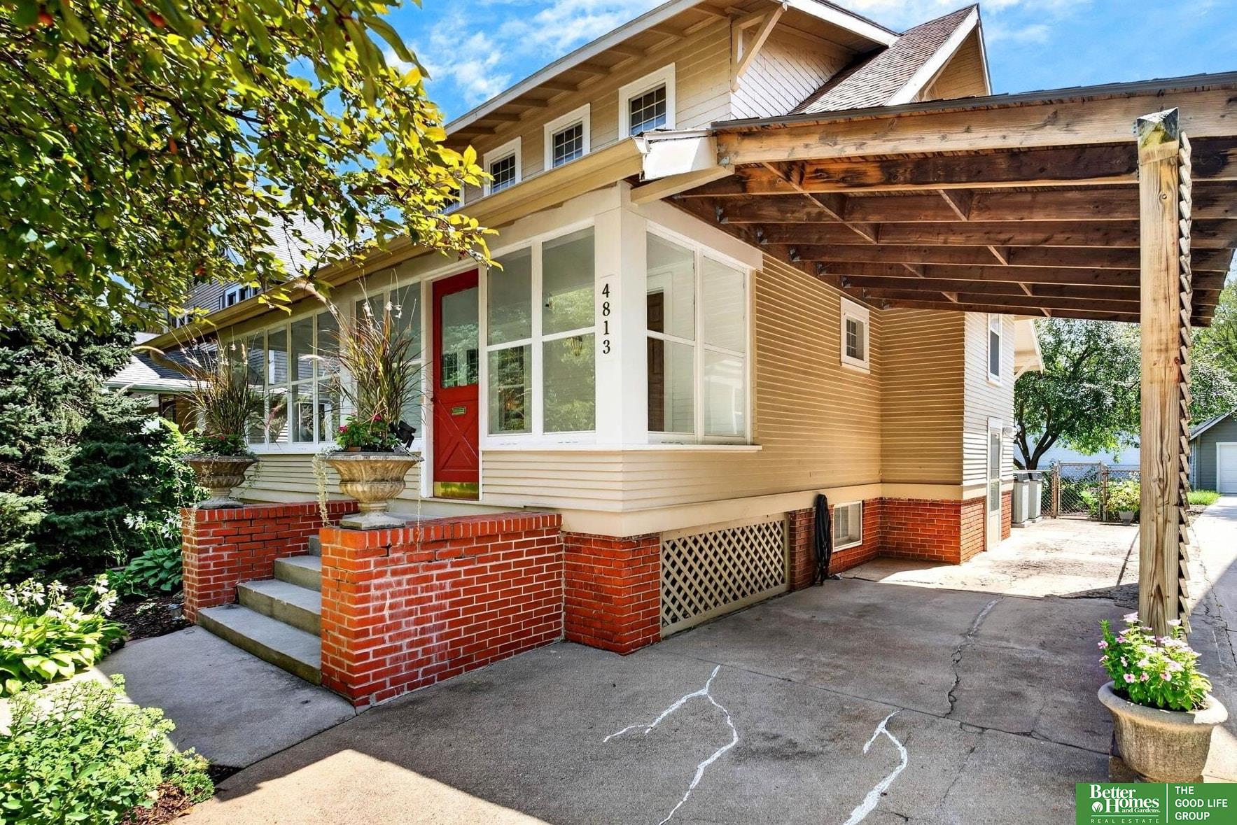 4813 Douglas Street