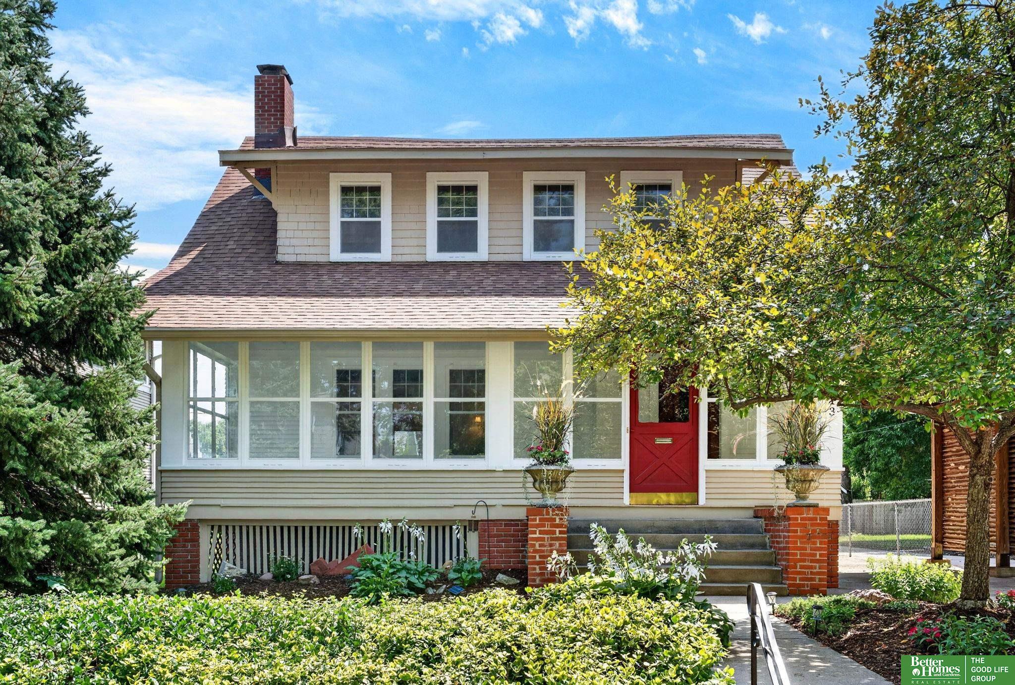4813 Douglas Street