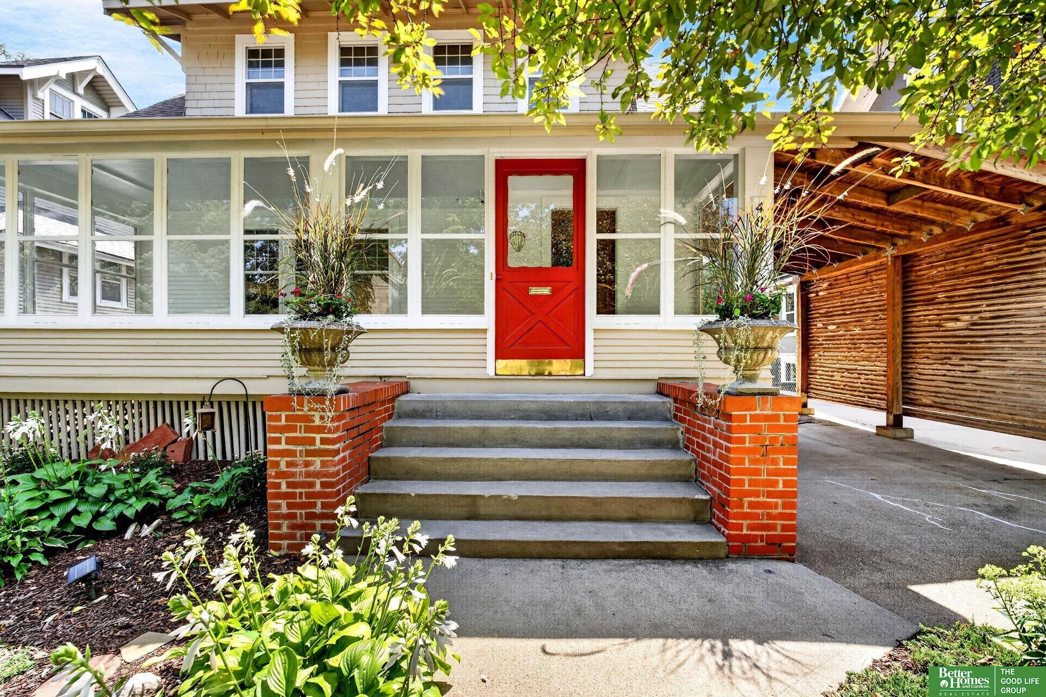 4813 Douglas Street