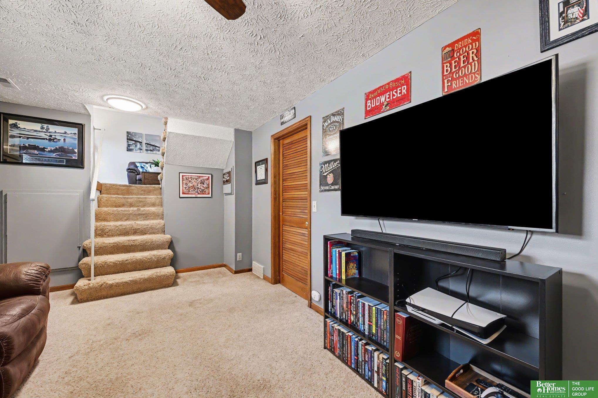 13523 Redwood Street