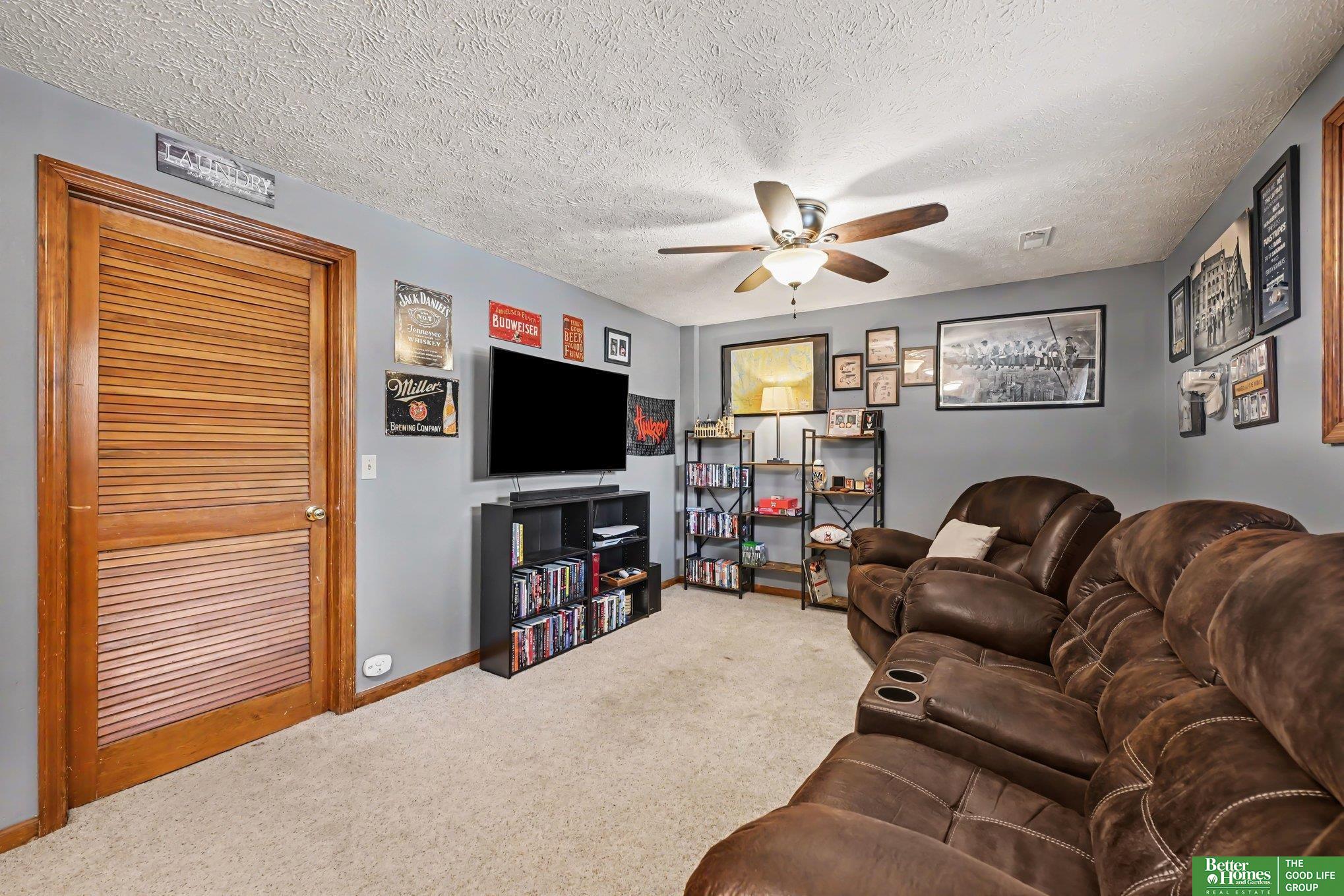13523 Redwood Street