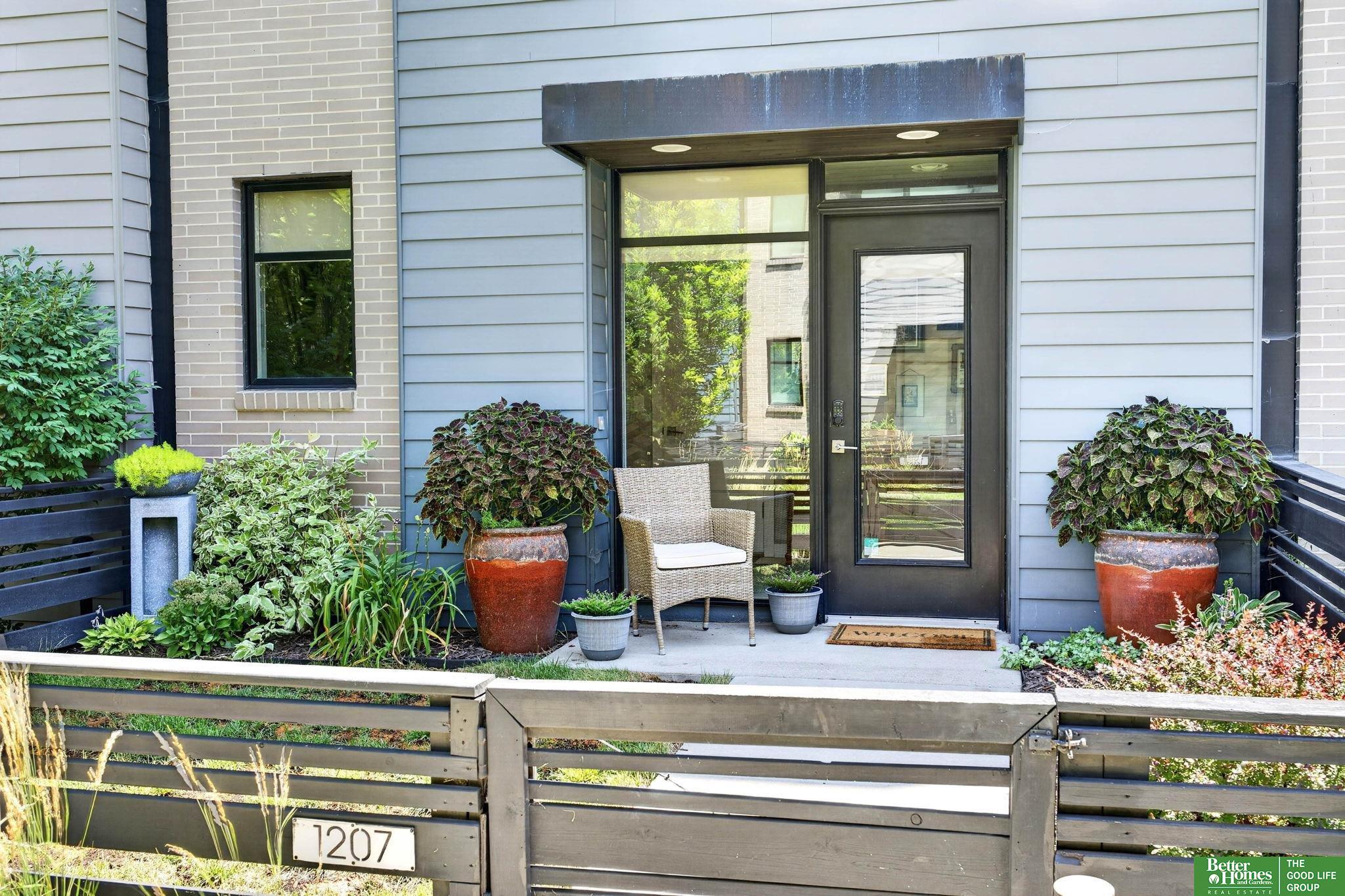 1207 S 10 Court