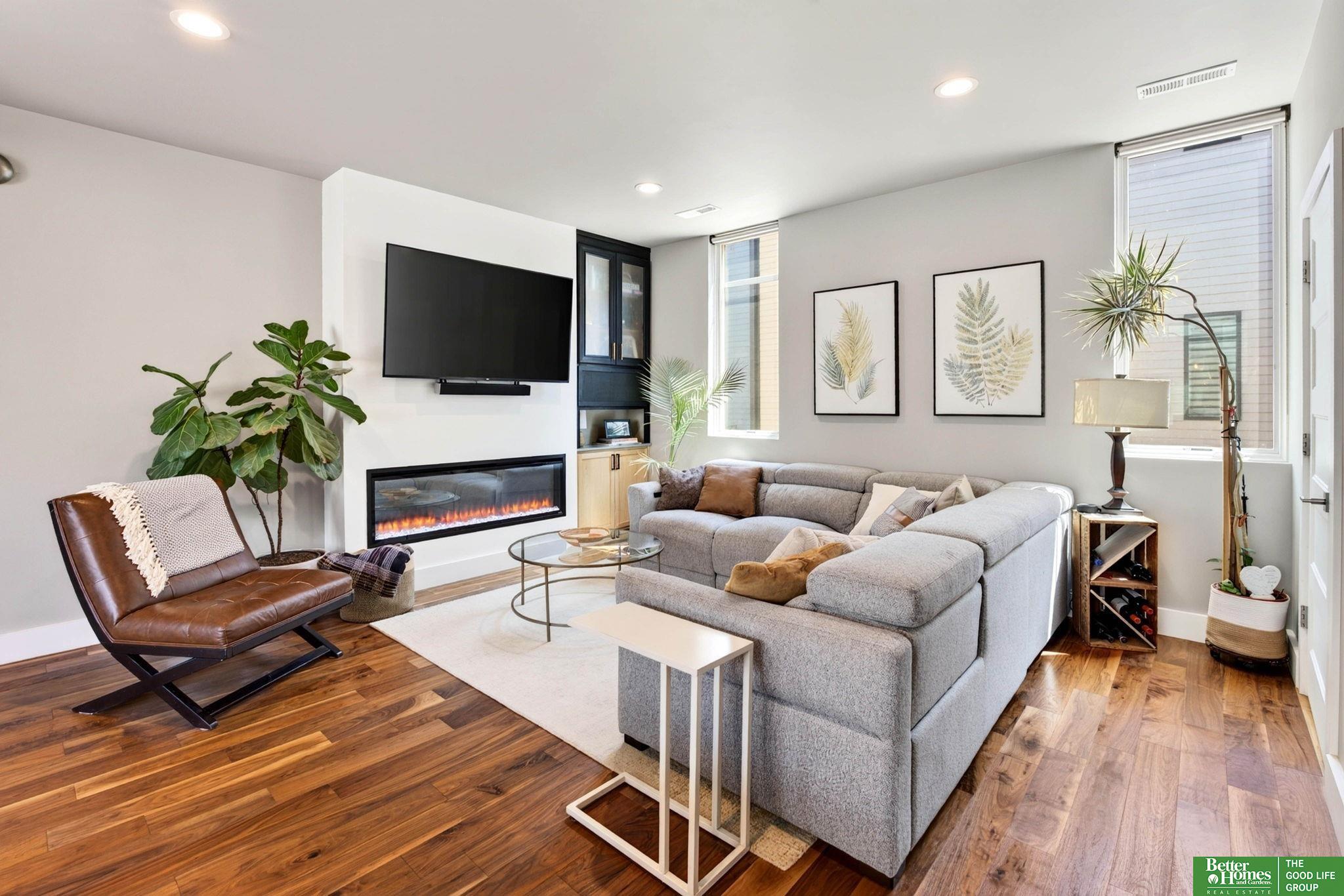1207 S 10 Court
