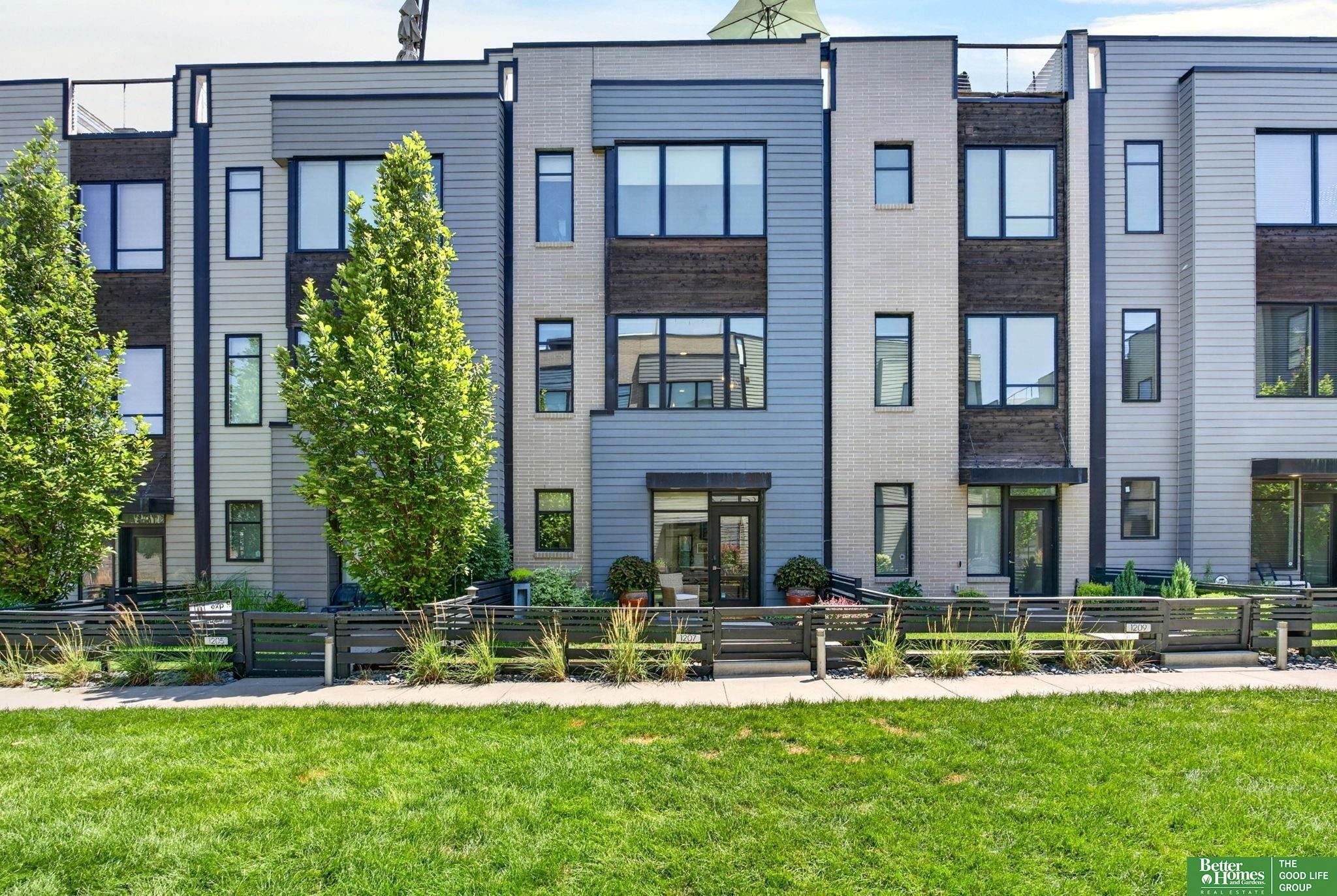 1207 S 10 Court