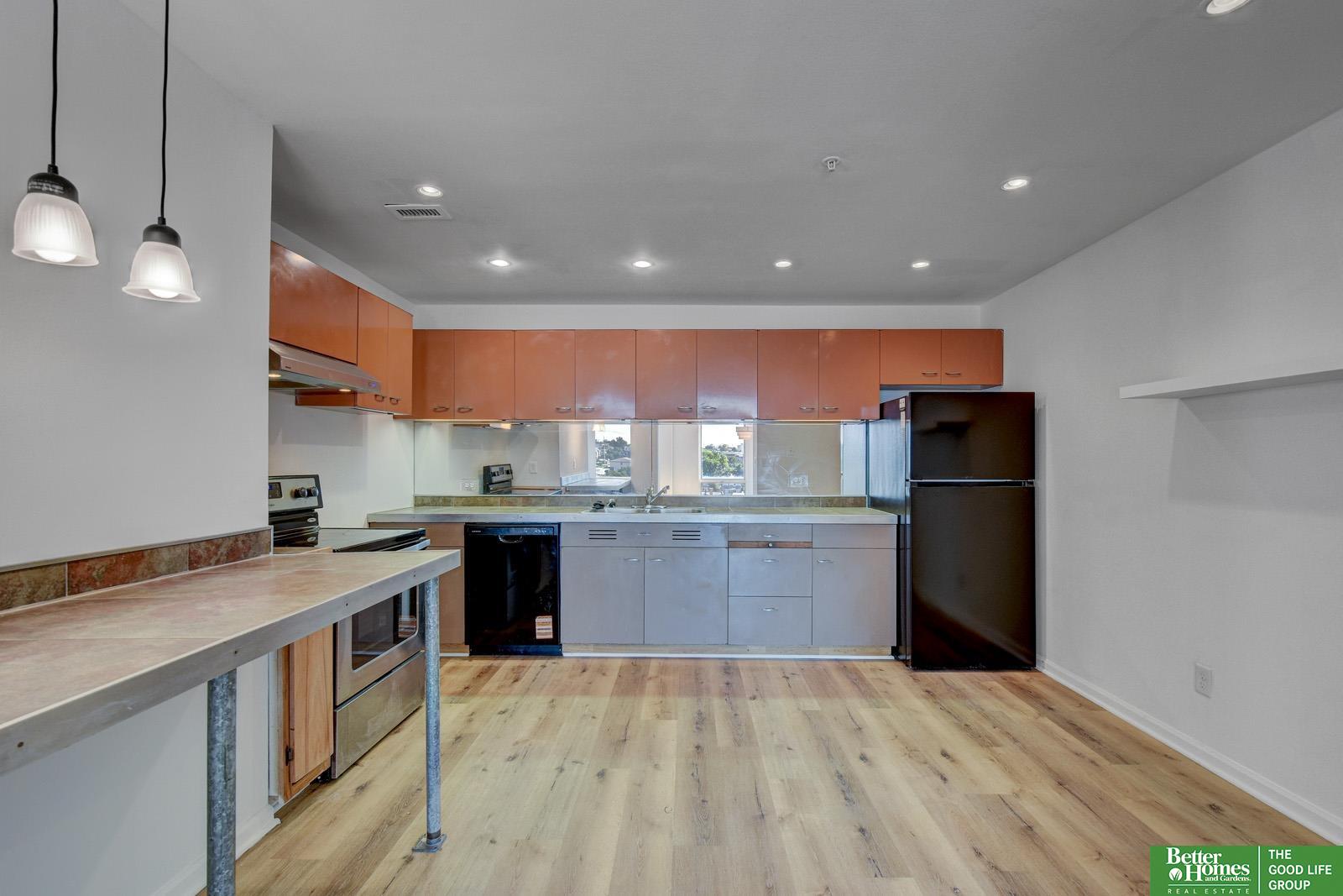 3000 Farnam Street # 9E