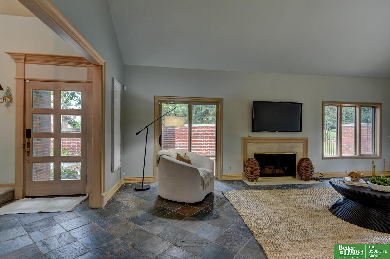 8914 Douglas Court
