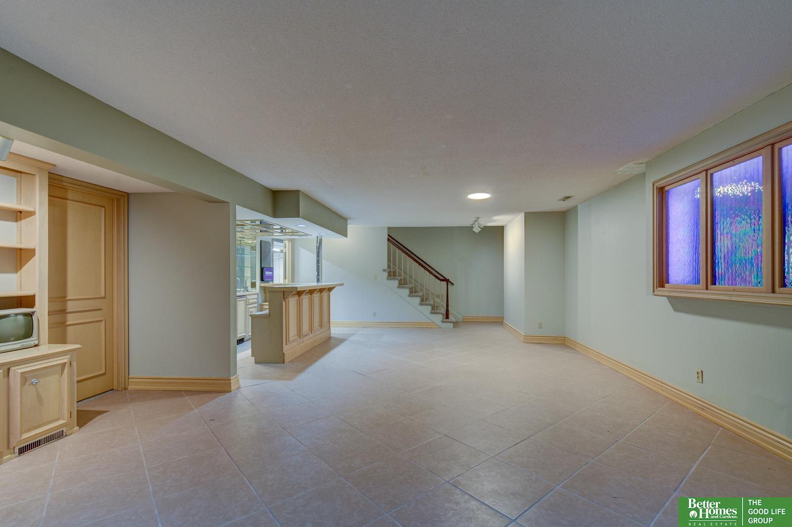 8914 Douglas Court