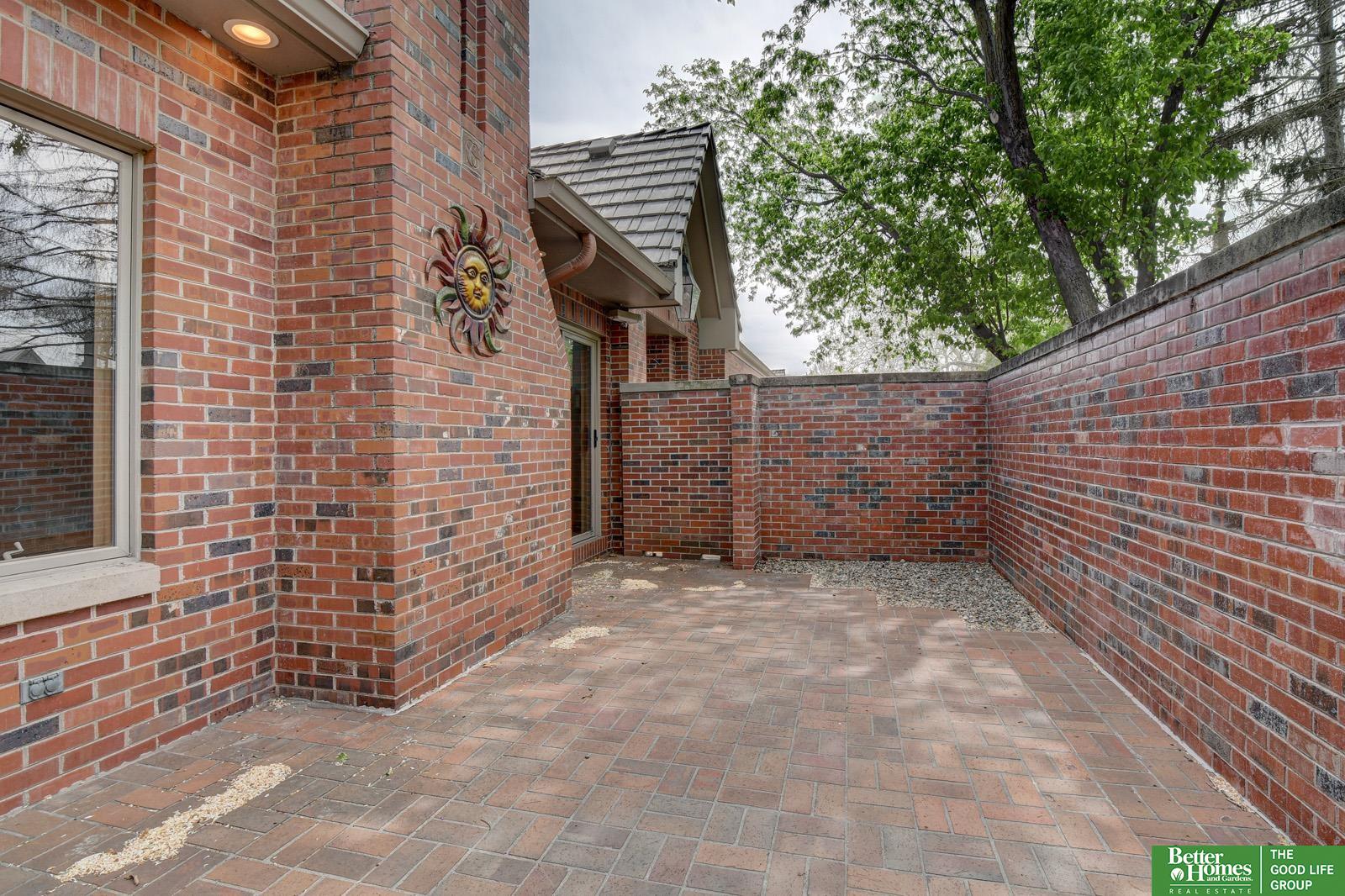 8914 Douglas Court