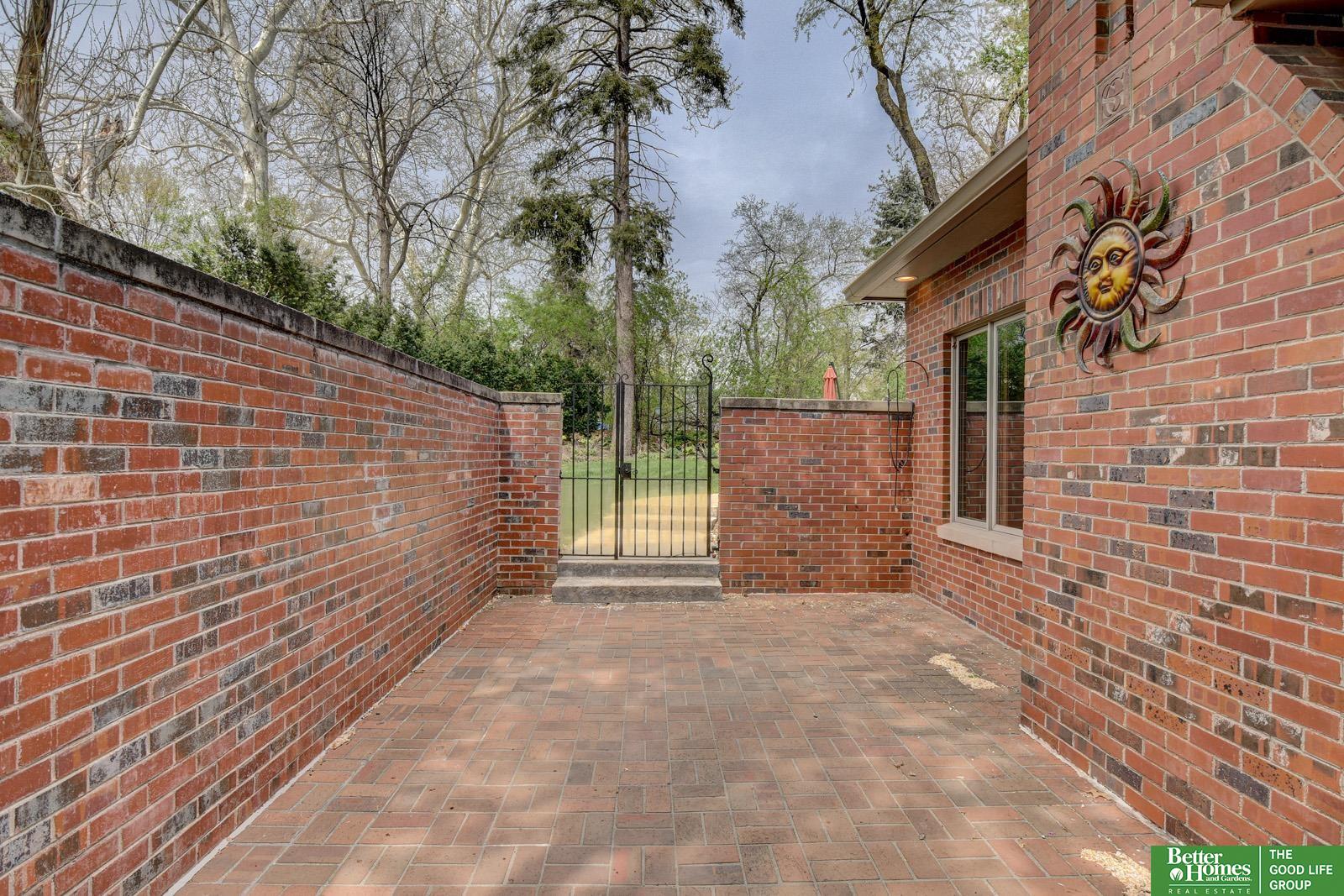 8914 Douglas Court