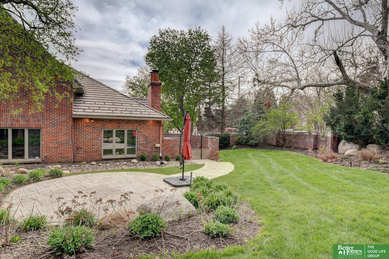 8914 Douglas Court