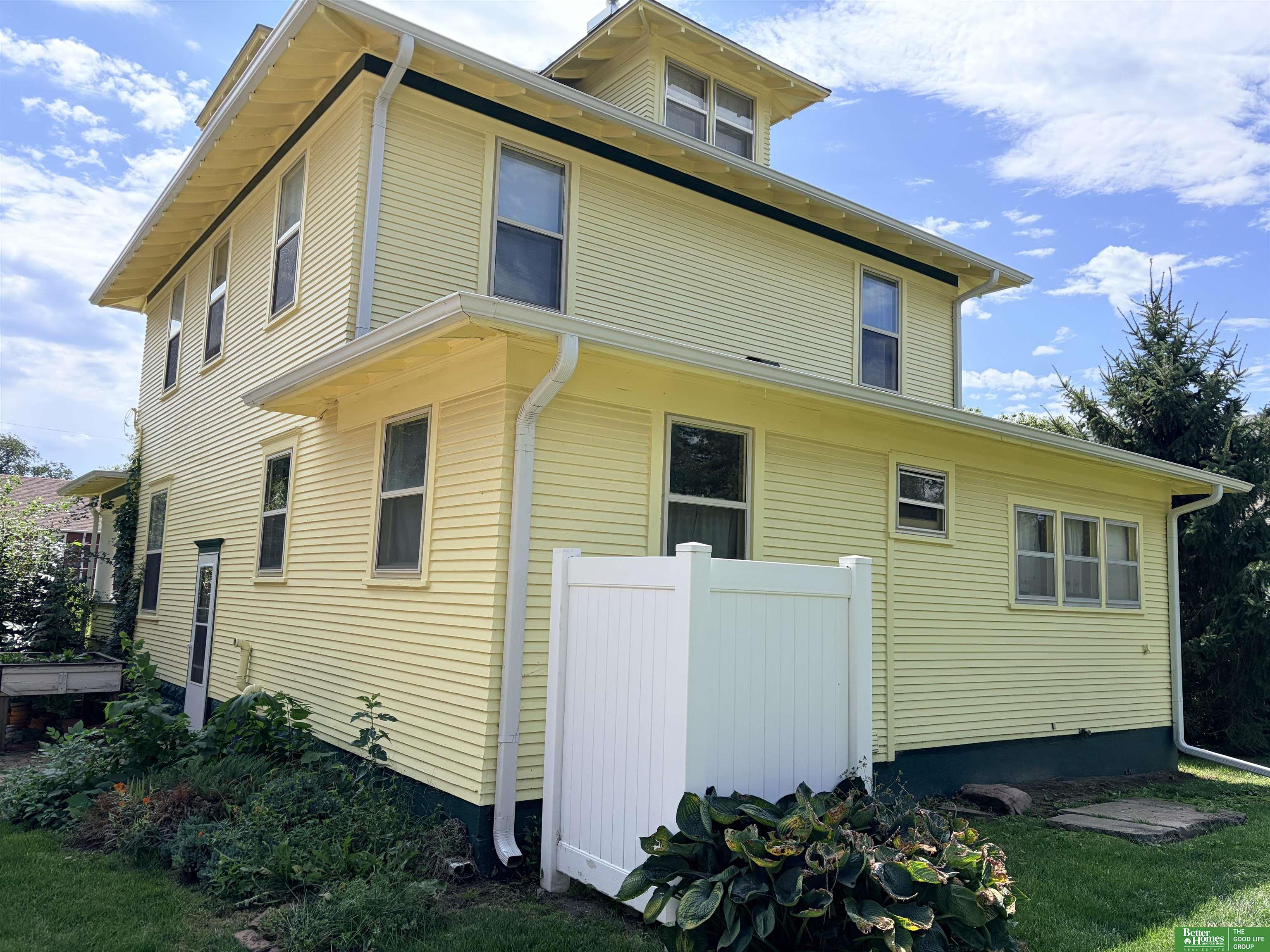 629 E 7th Street