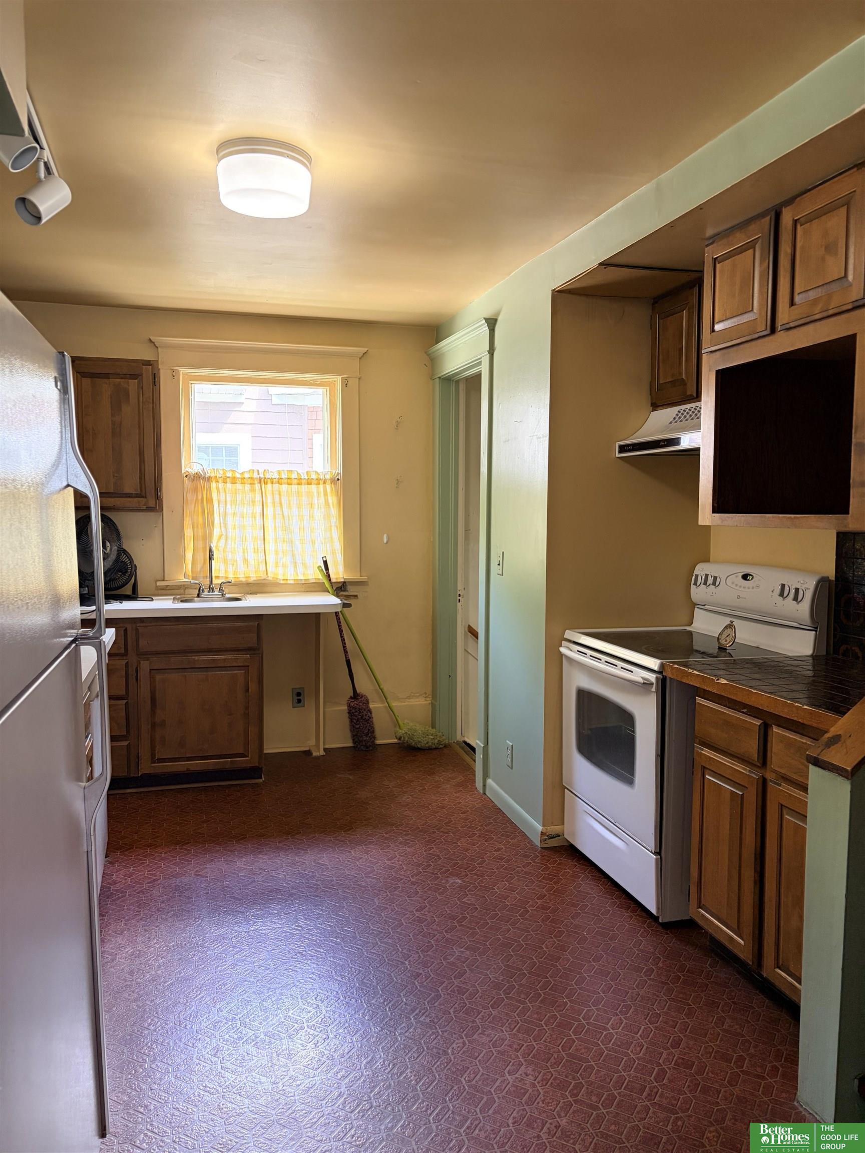 629 E 7th Street