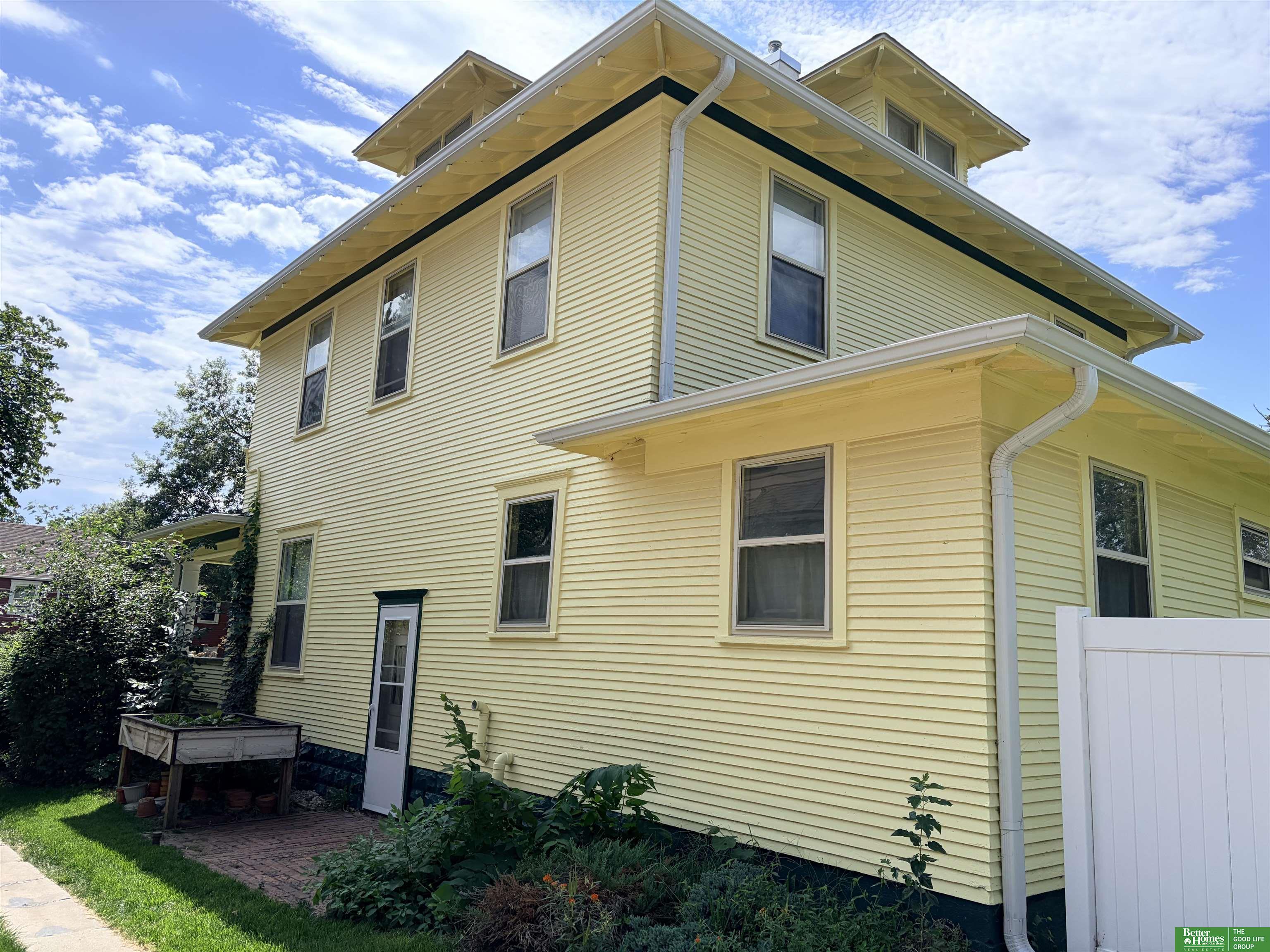 629 E 7th Street