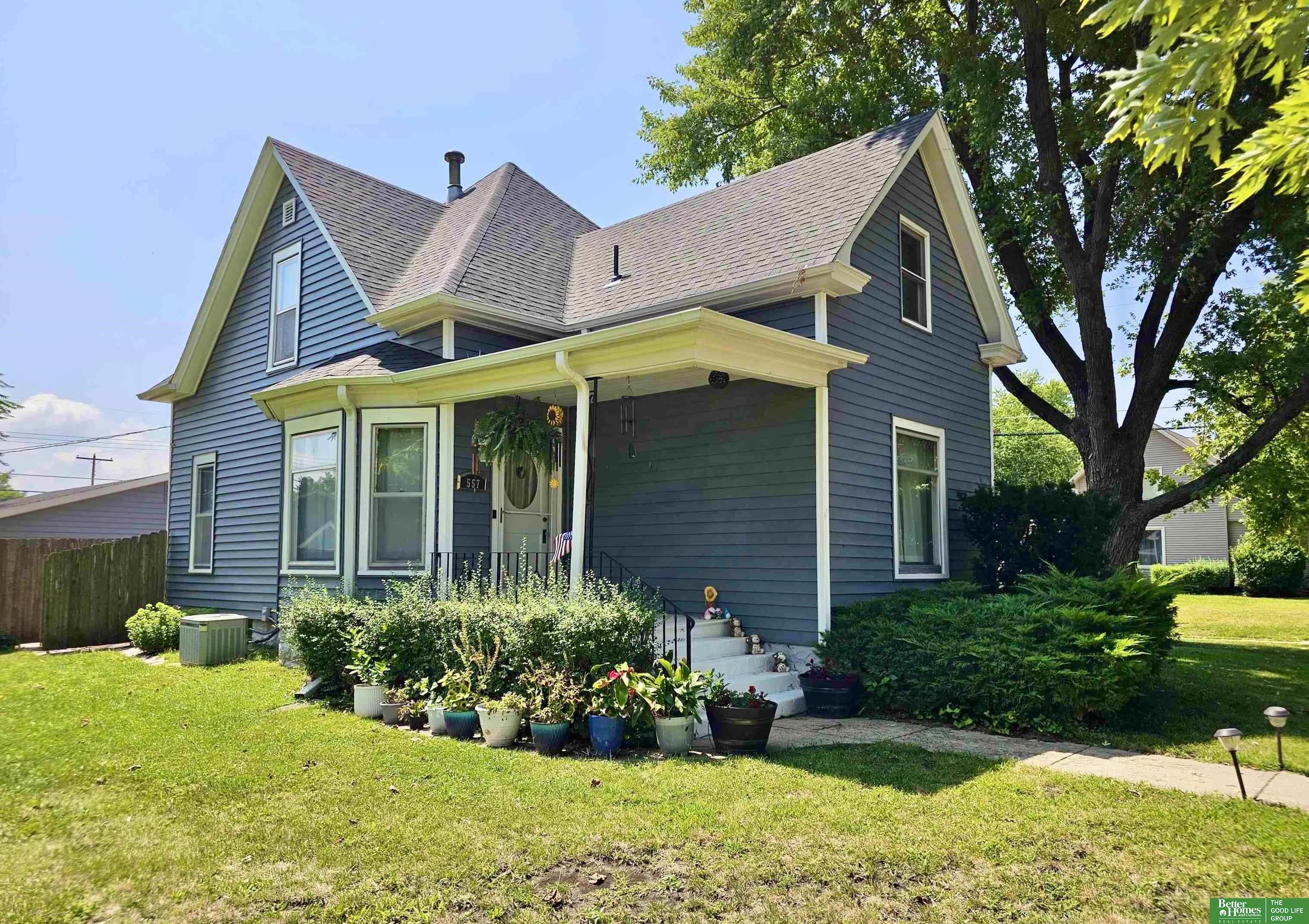 557 W 7th Street