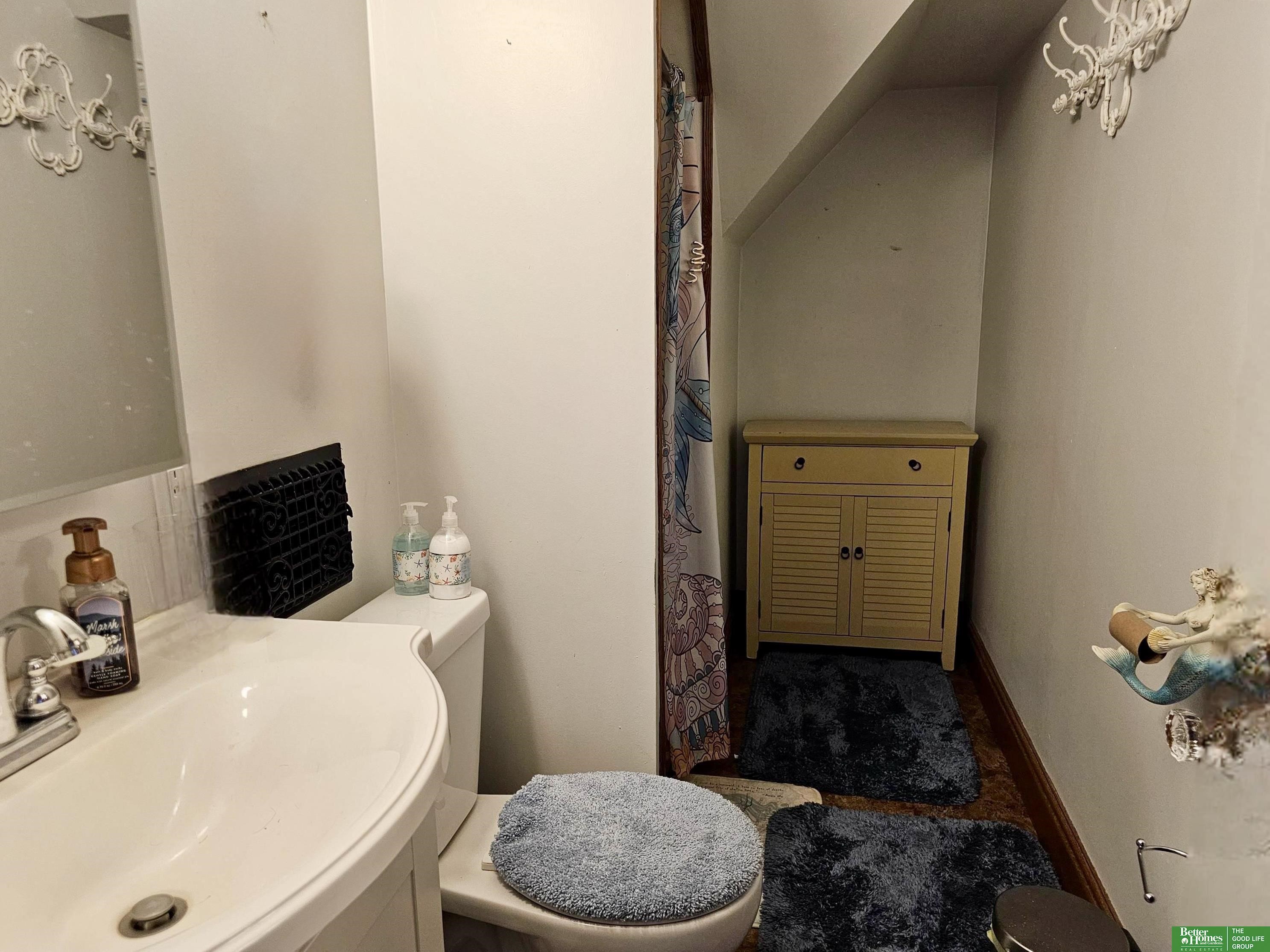557 W 7th Street