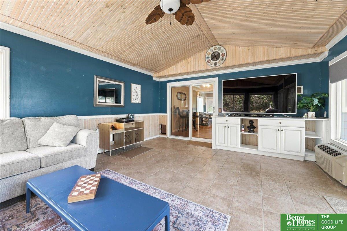 11505 Oak Circle