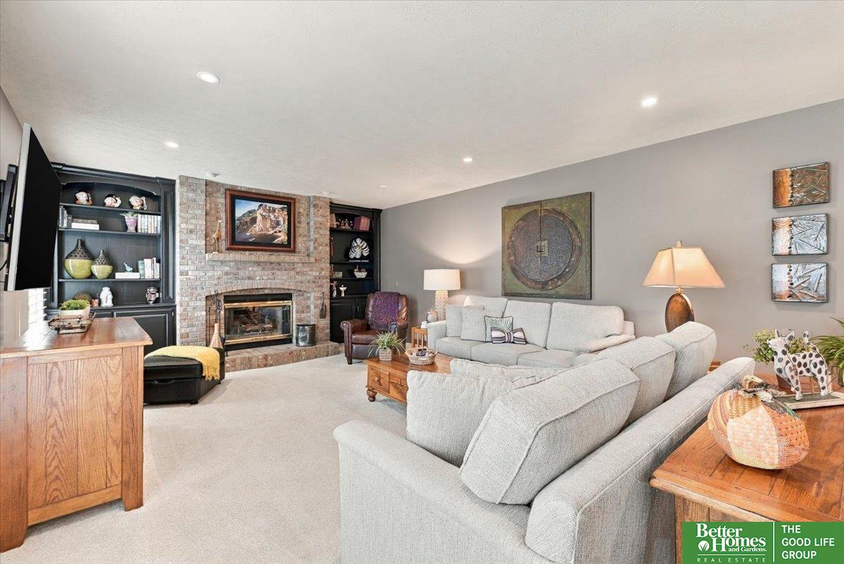 1816 N 129 Circle