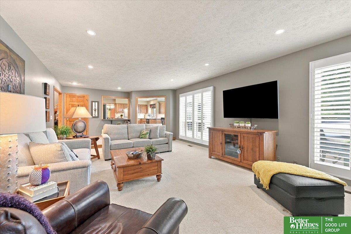 1816 N 129 Circle