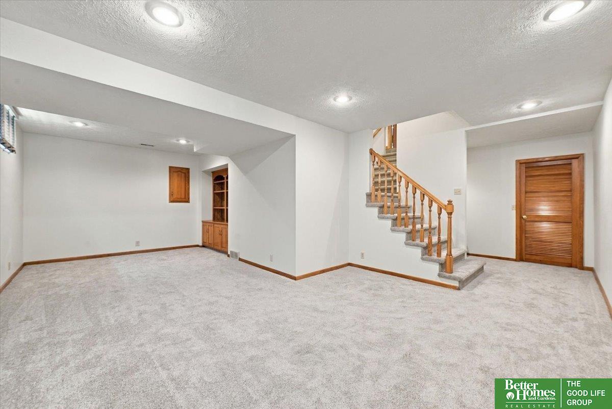 1816 N 129 Circle