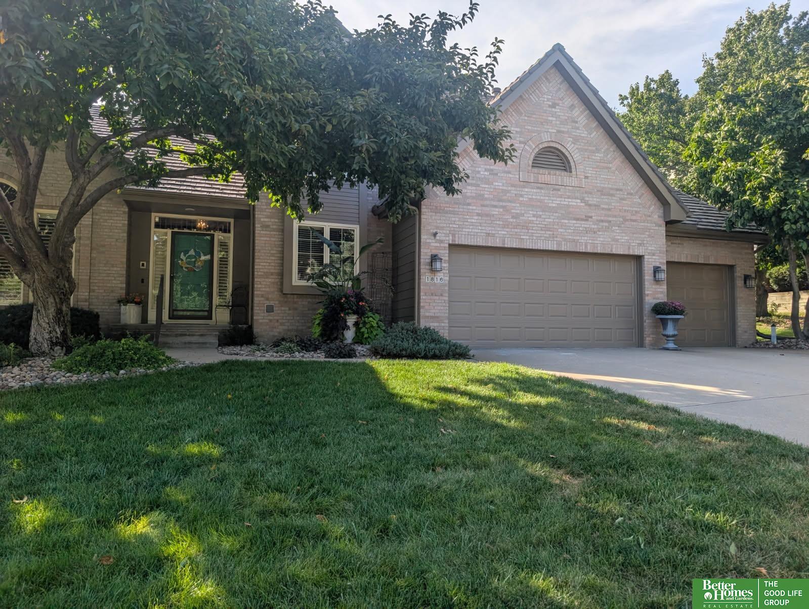 1816 N 129 Circle