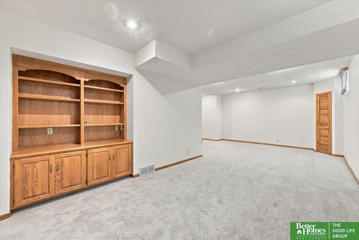1816 N 129 Circle
