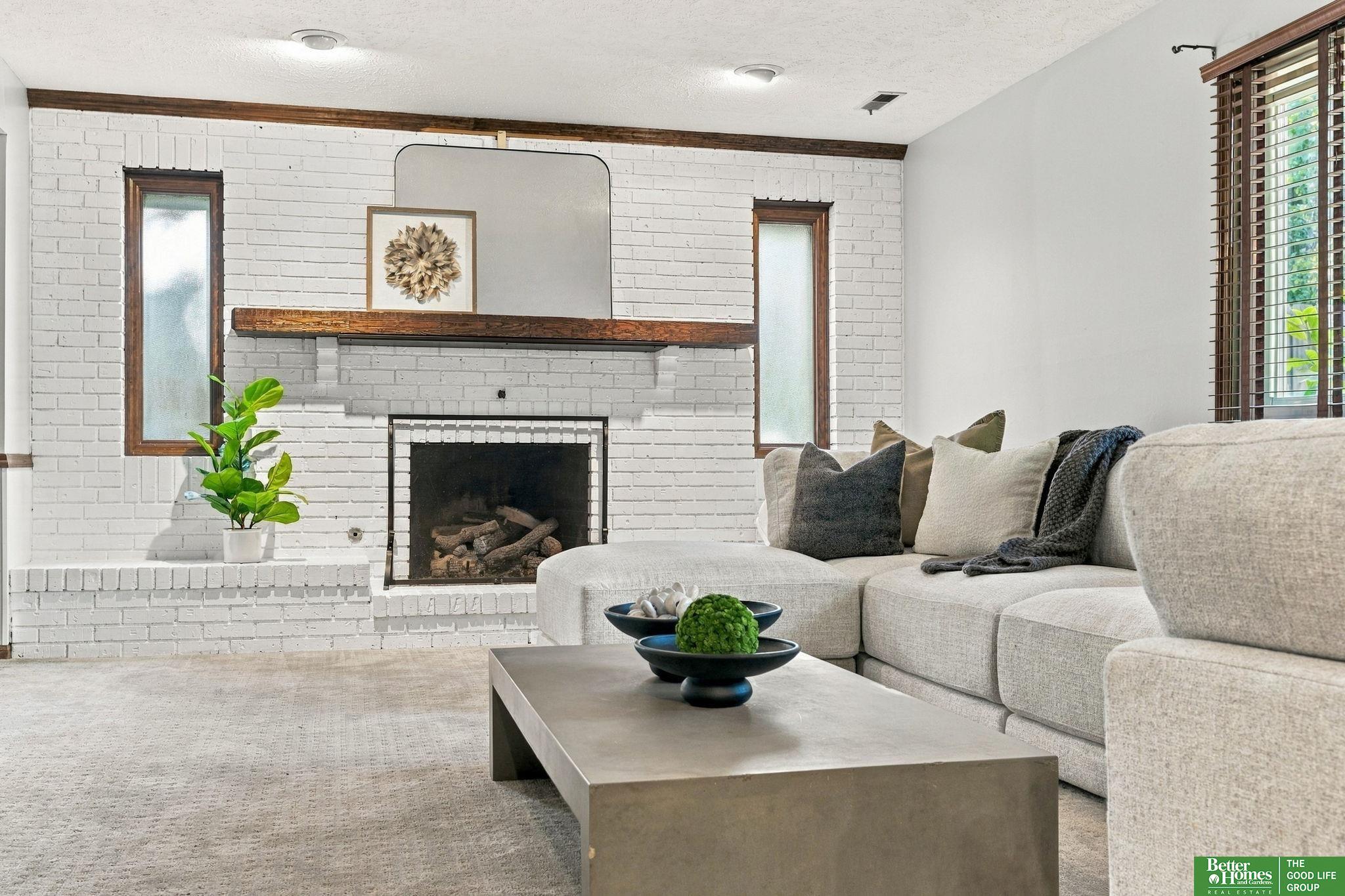 910 Wolf Lane