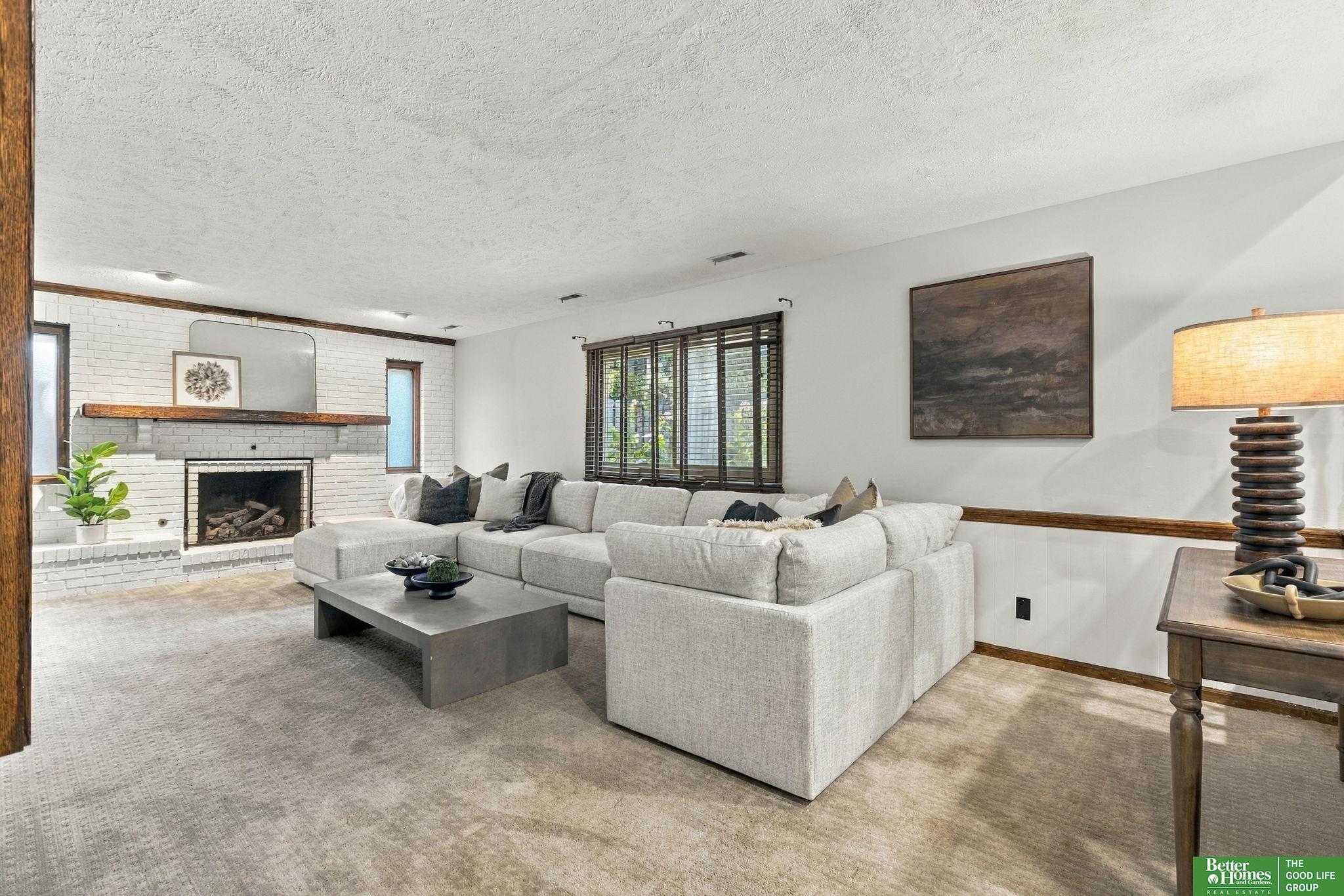 910 Wolf Lane