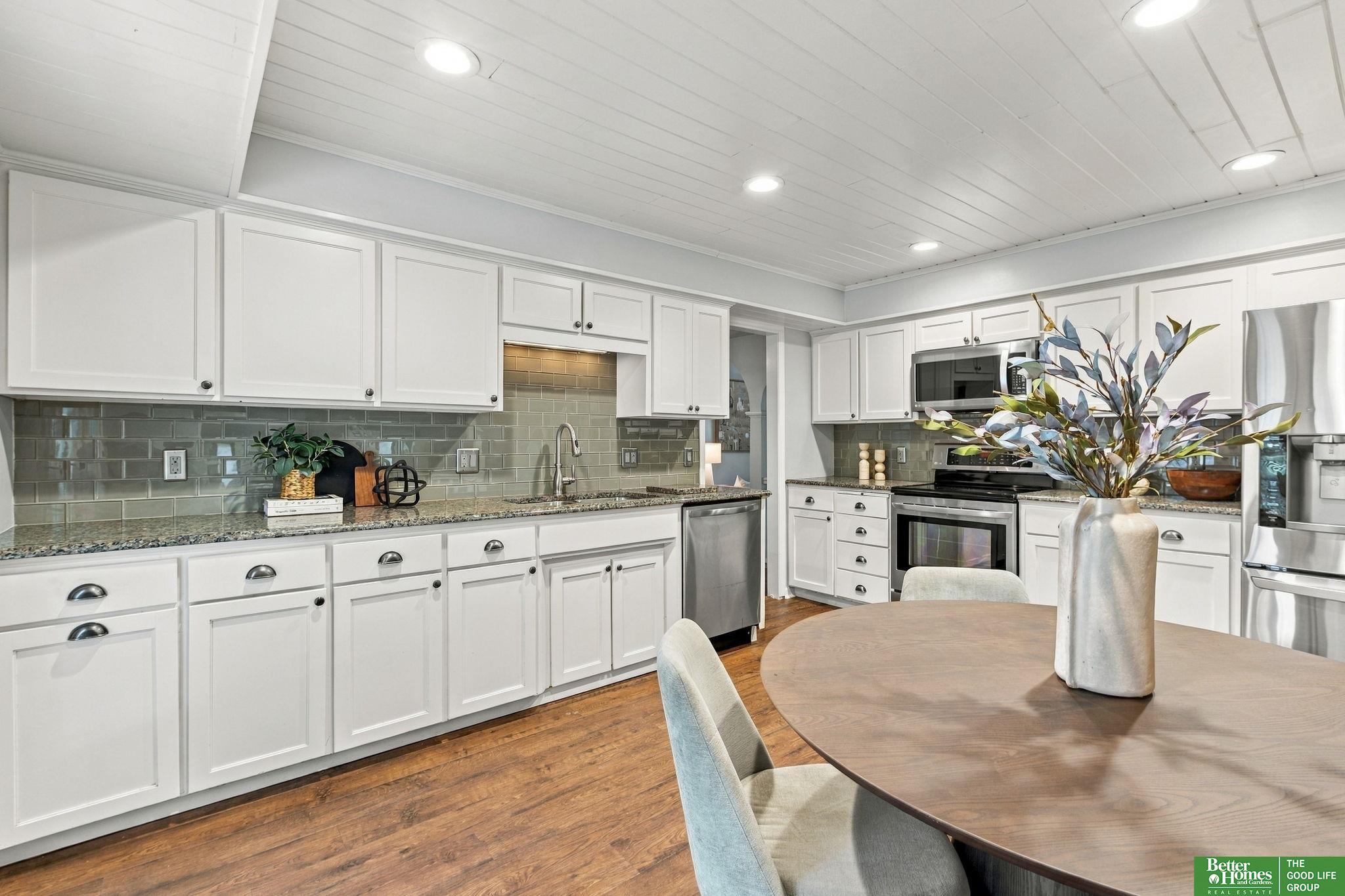 910 Wolf Lane