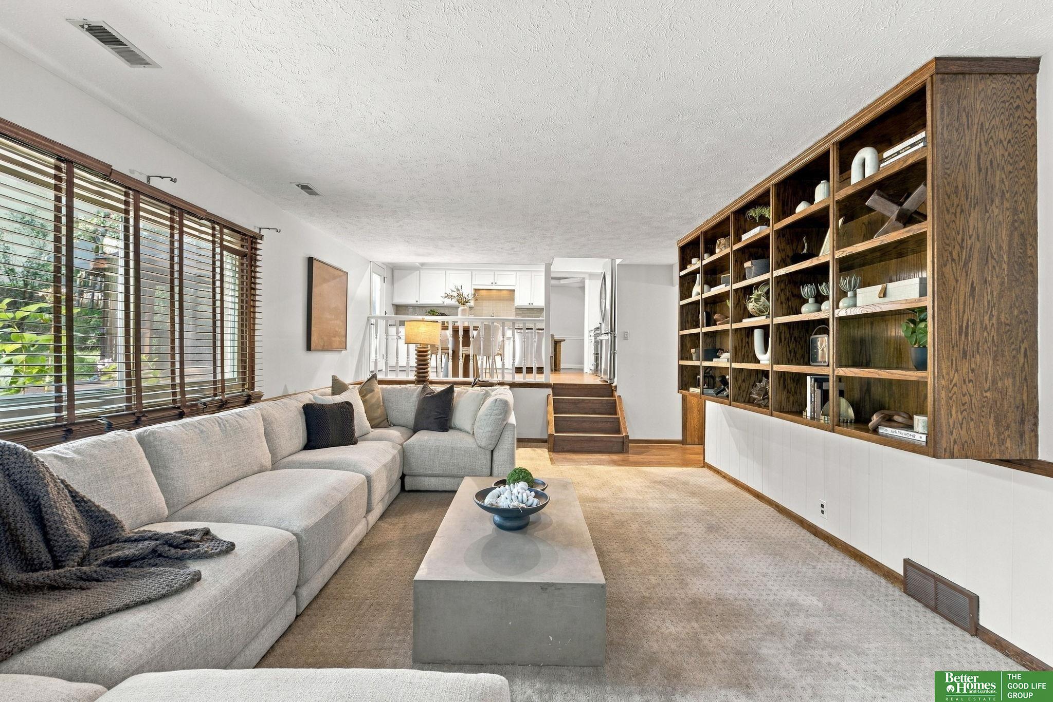910 Wolf Lane
