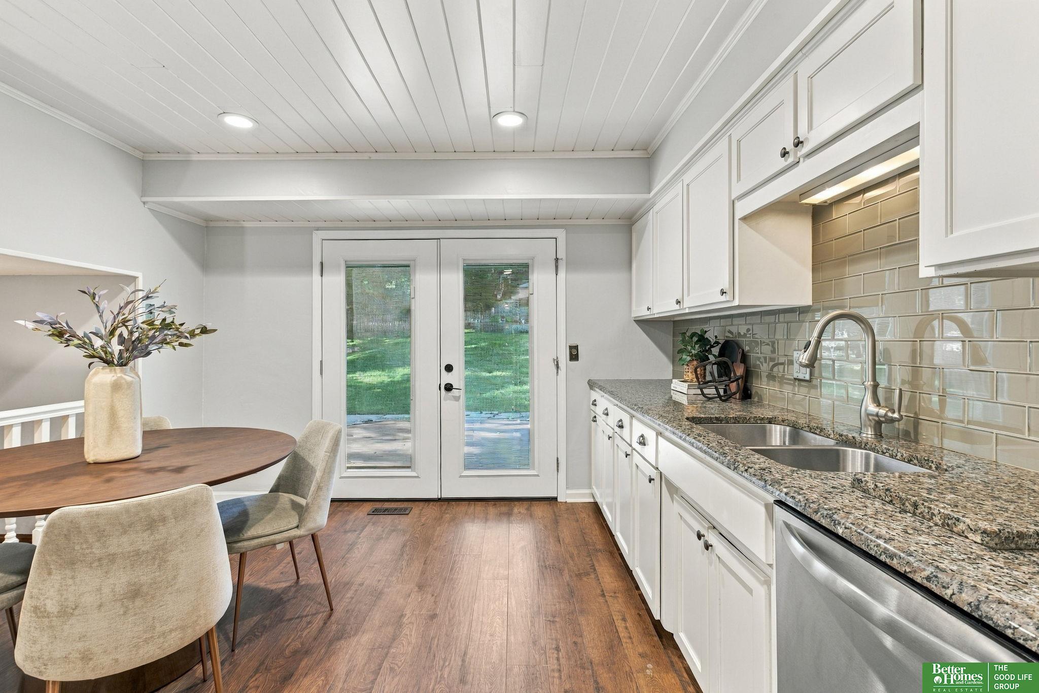 910 Wolf Lane