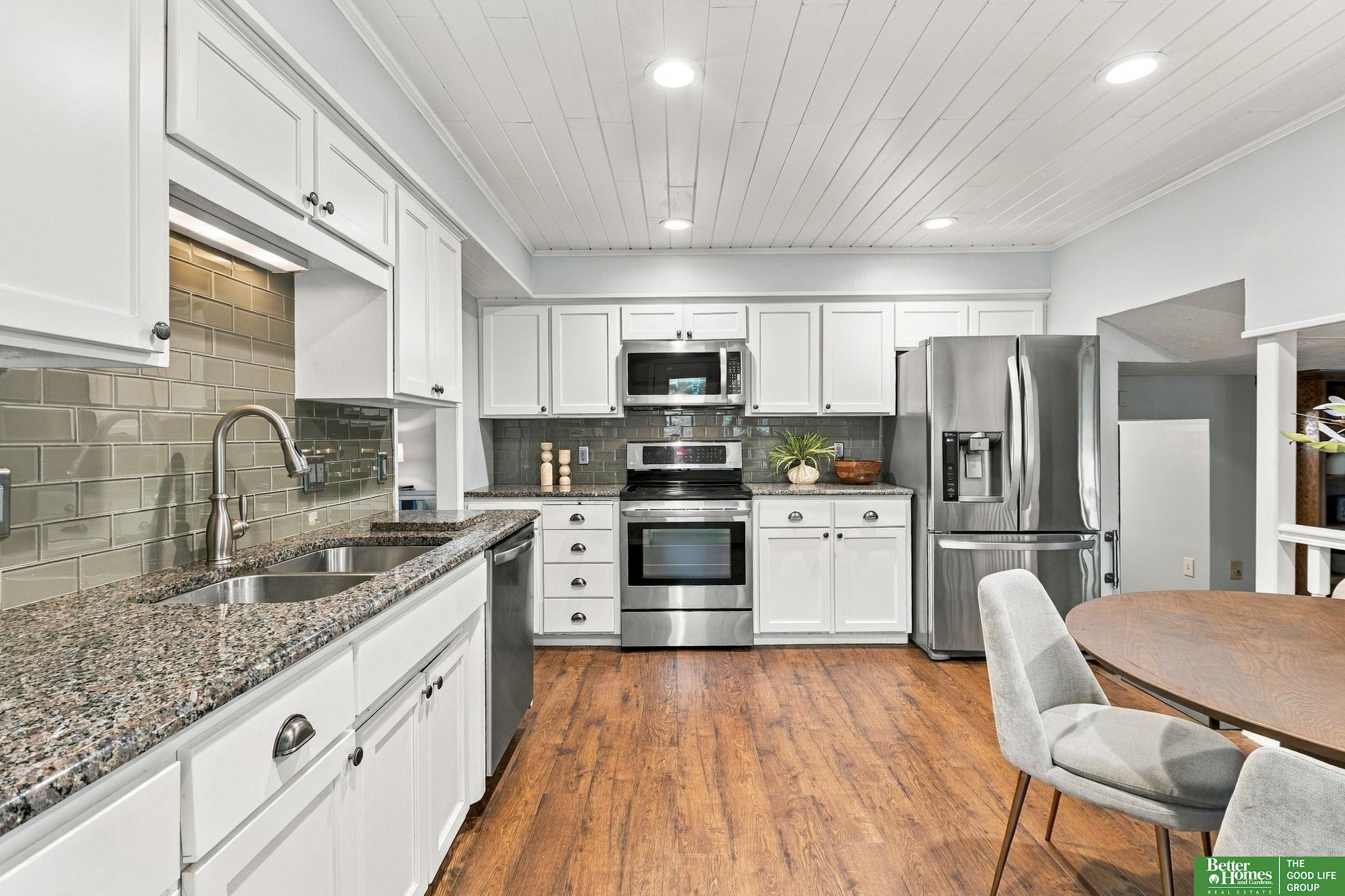 910 Wolf Lane