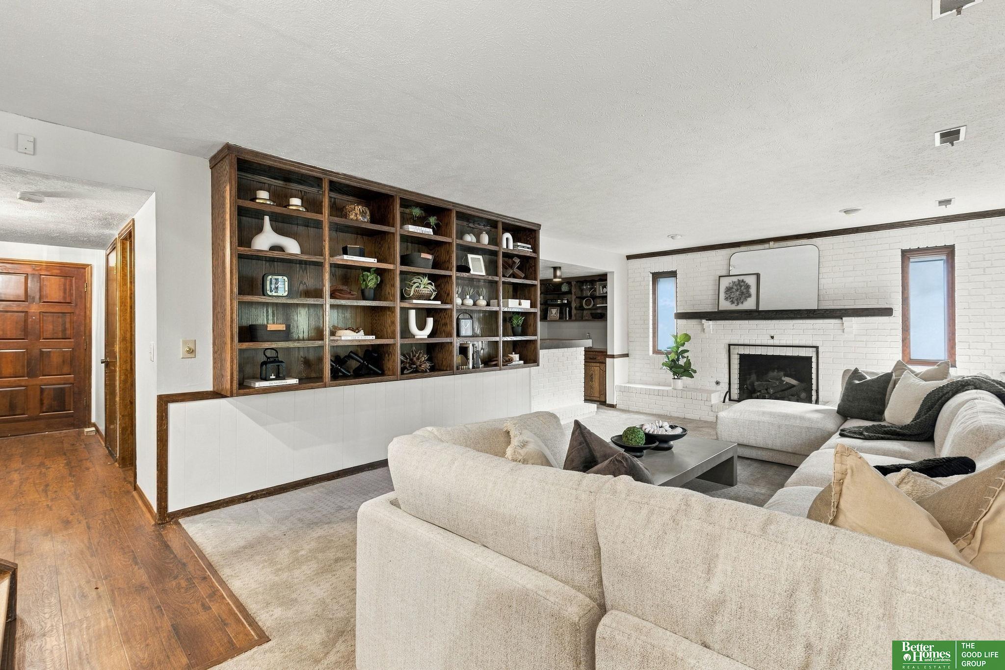 910 Wolf Lane