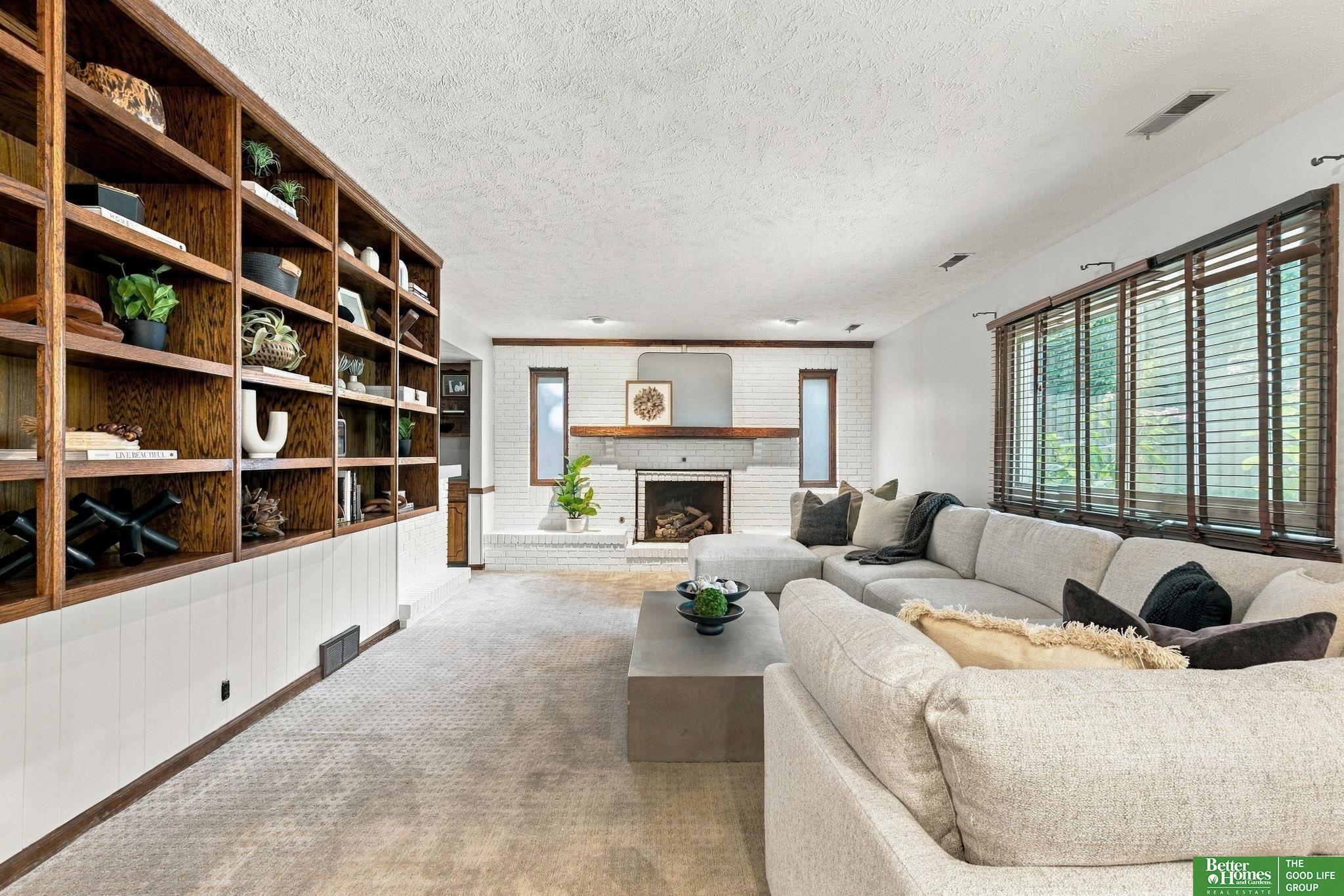 910 Wolf Lane